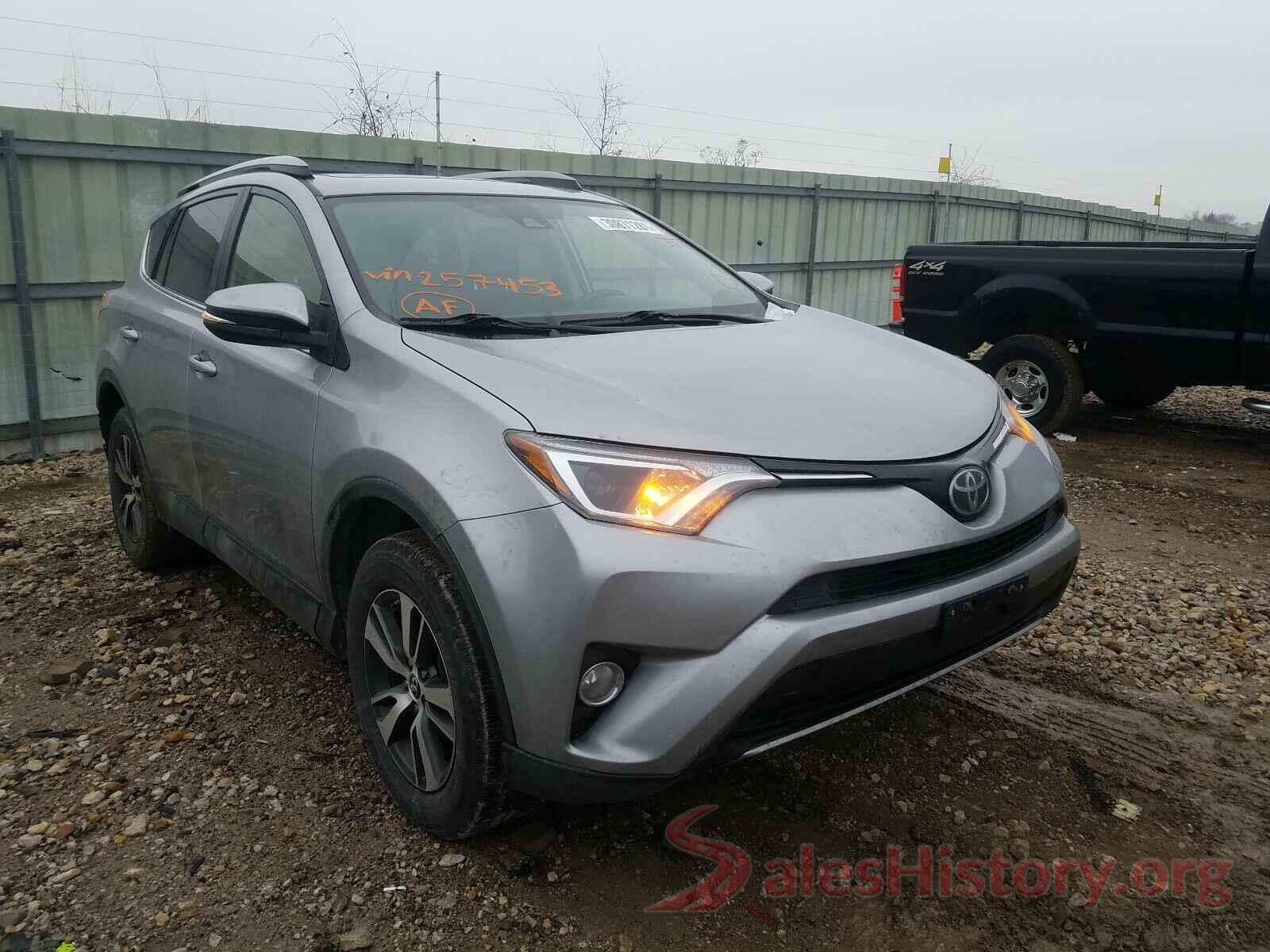 JTMRFREV3JD257453 2018 TOYOTA RAV4