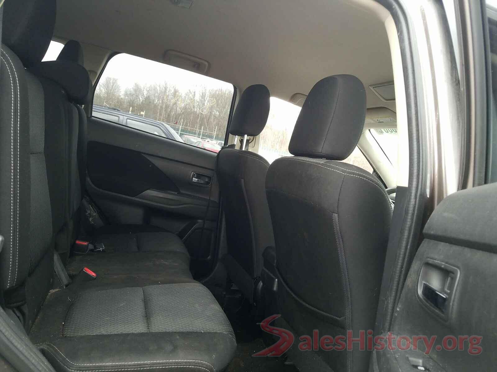 JA4AZ2A38JZ005307 2018 MITSUBISHI OUTLANDER