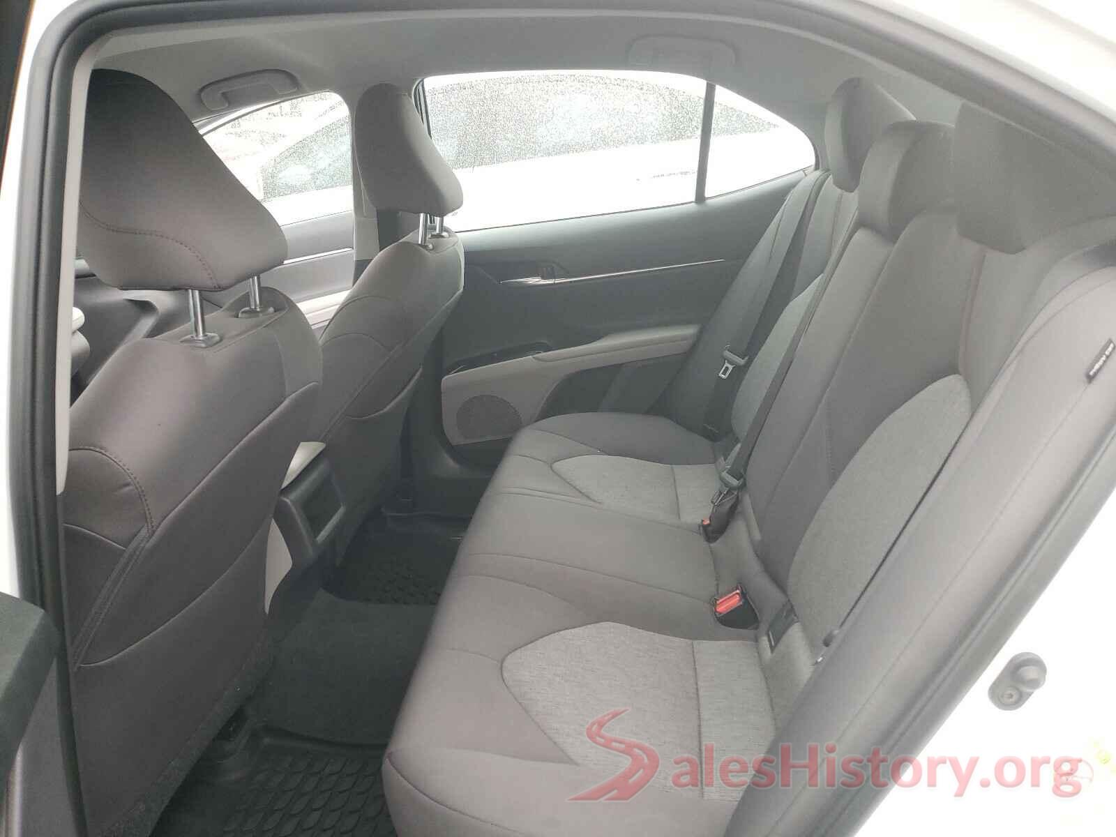 4T1B11HKXJU077417 2018 TOYOTA CAMRY