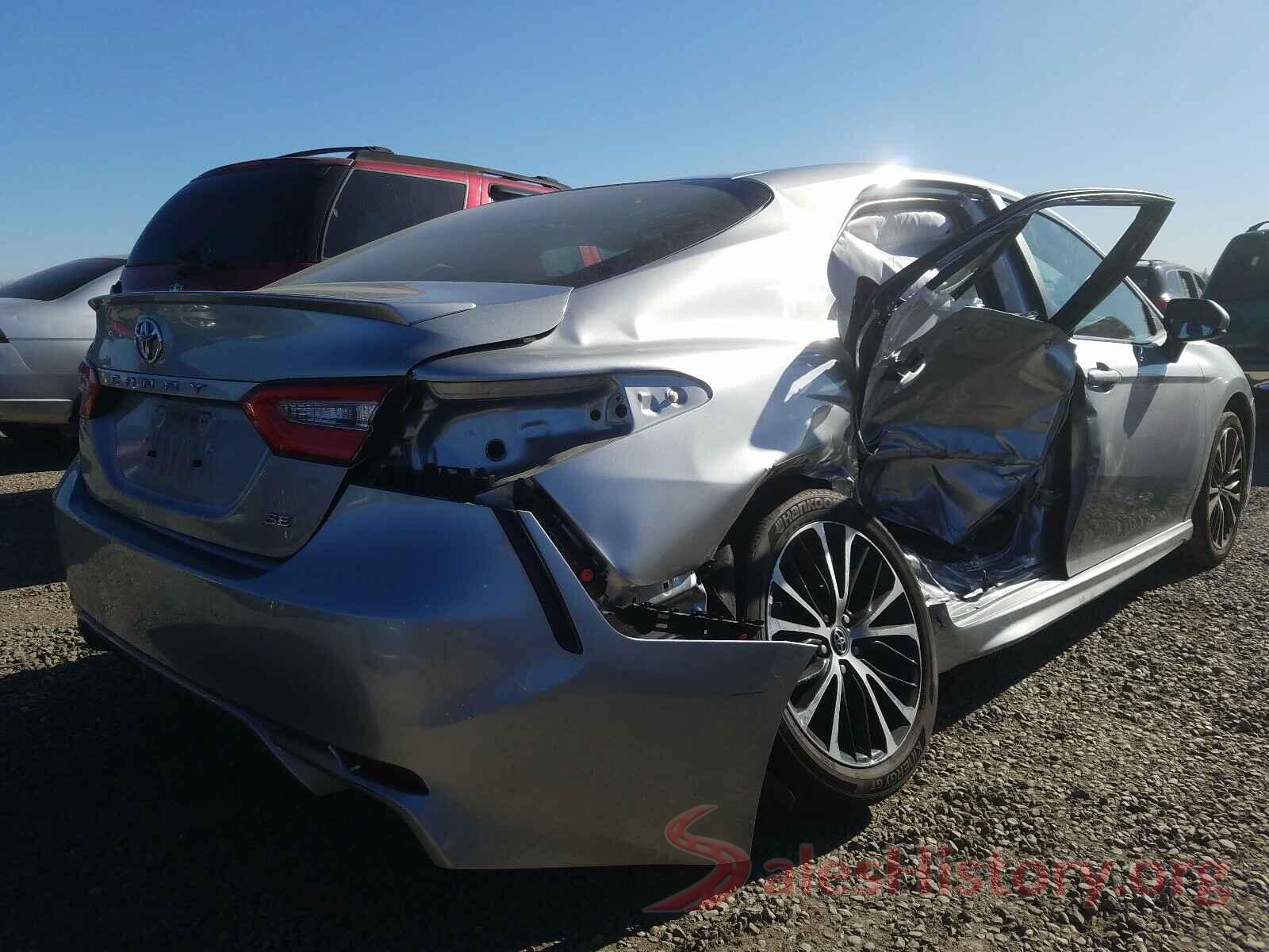 4T1B11HK1JU632609 2018 TOYOTA CAMRY