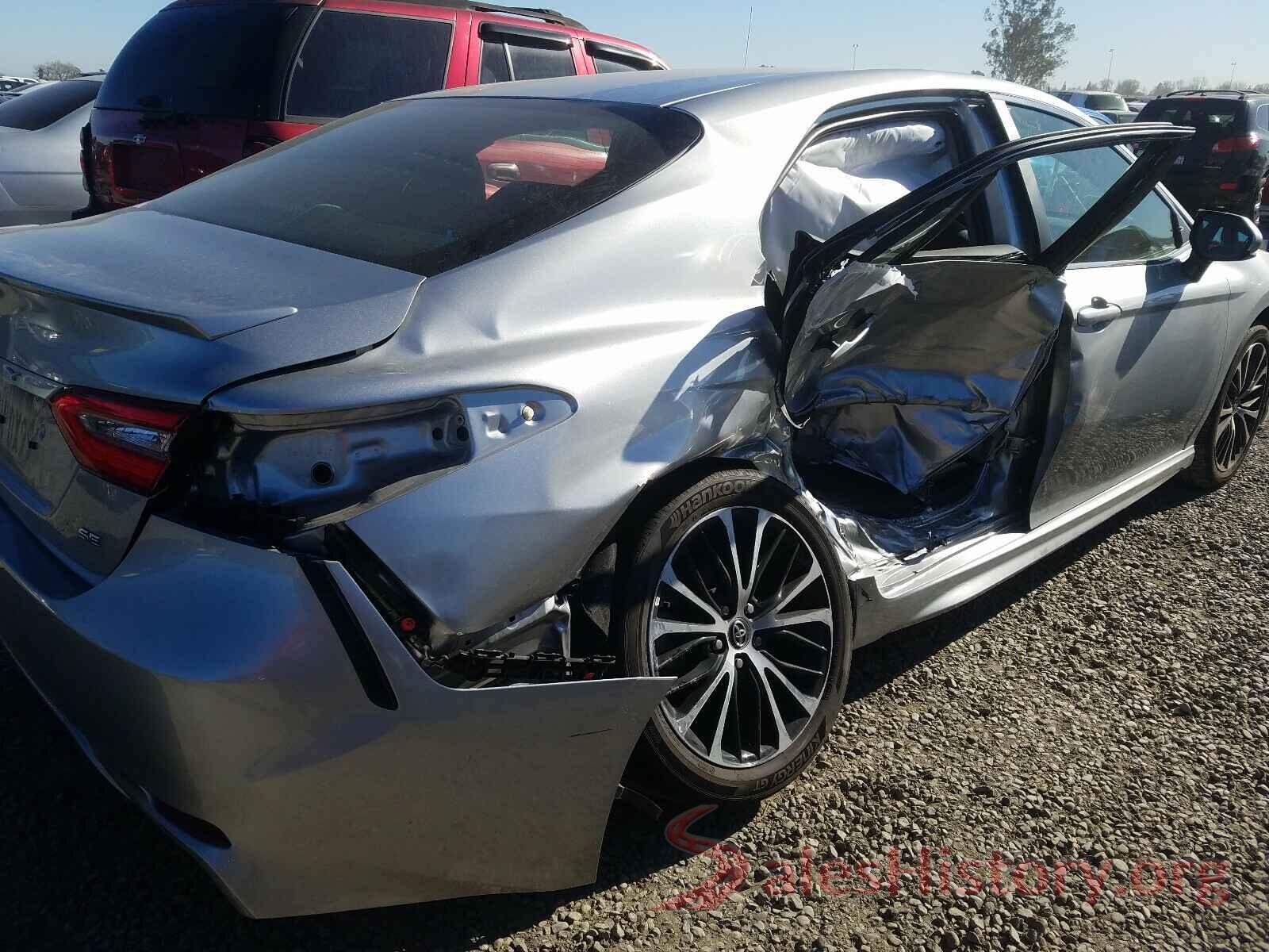 4T1B11HK1JU632609 2018 TOYOTA CAMRY