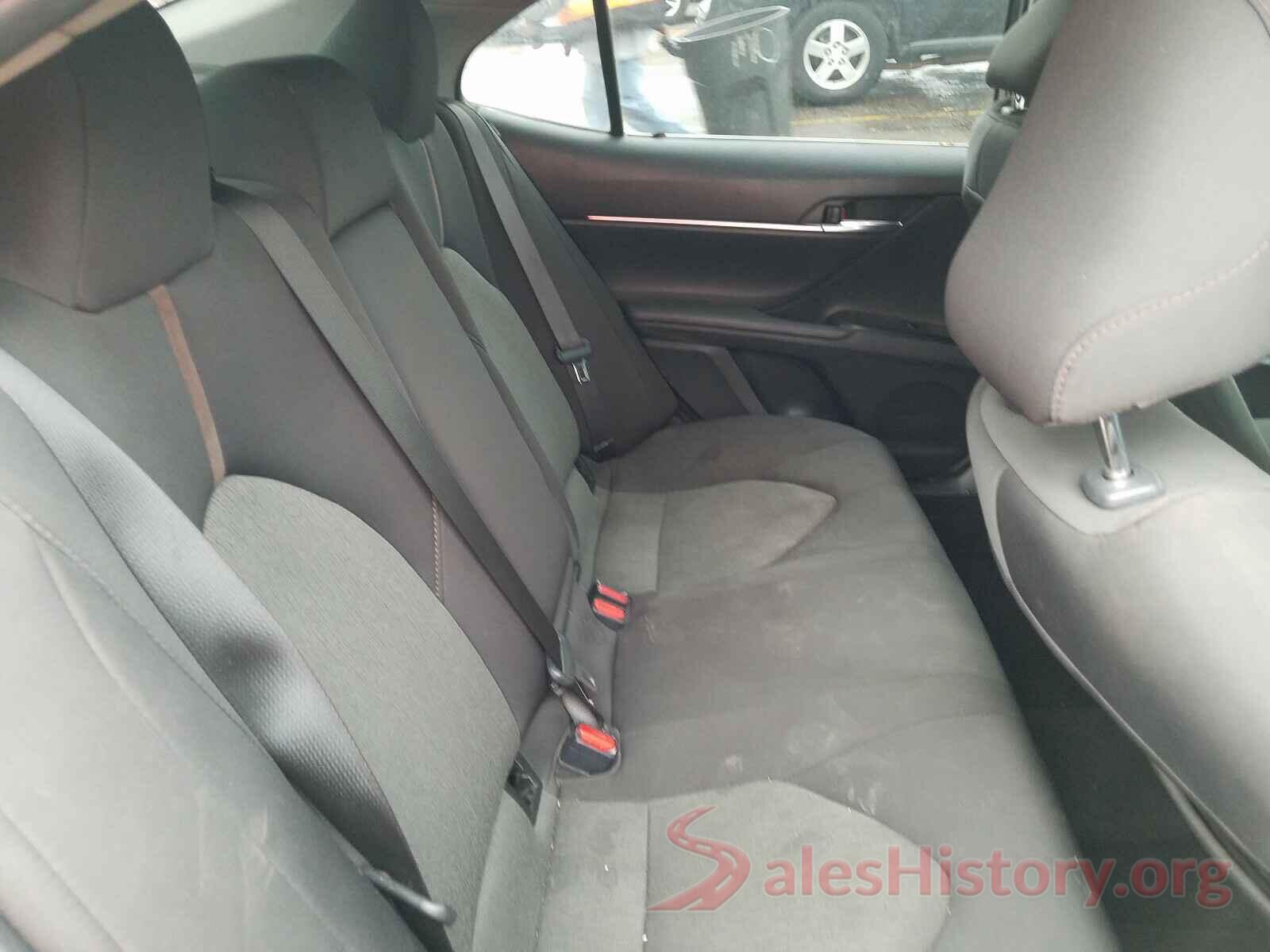 4T1B11HK9JU608090 2018 TOYOTA CAMRY