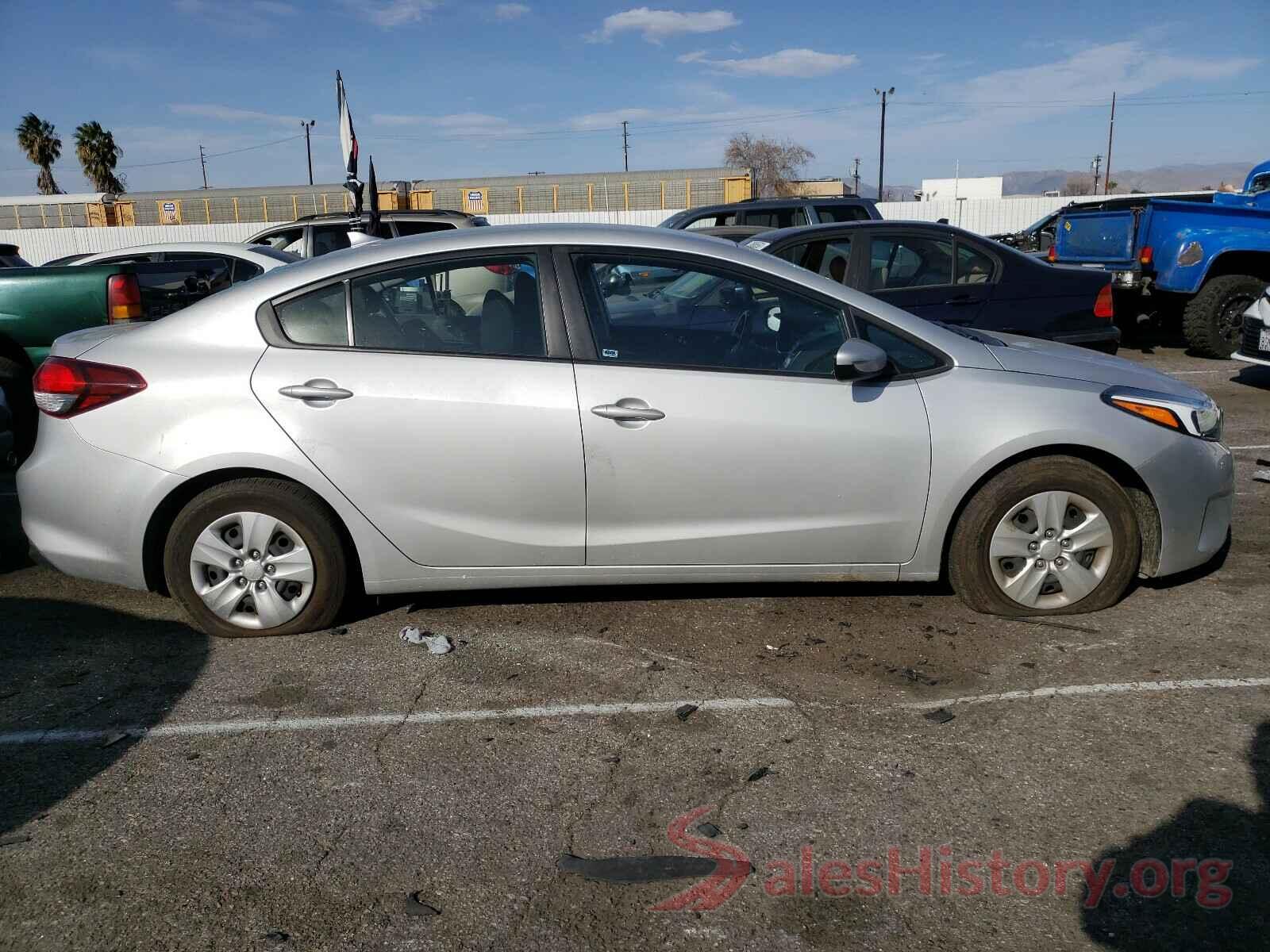 3KPFK4A7XJE214770 2018 KIA FORTE