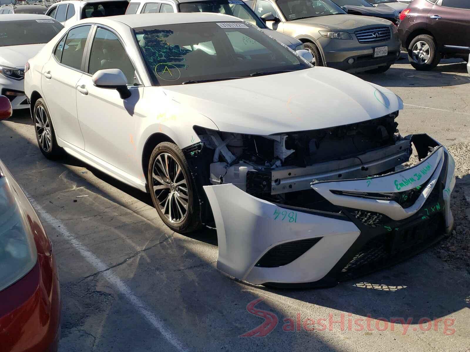 4T1B11HK1JU628818 2018 TOYOTA CAMRY