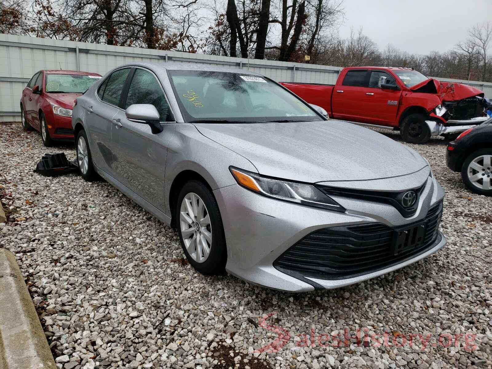 4T1B11HK2JU064175 2018 TOYOTA CAMRY