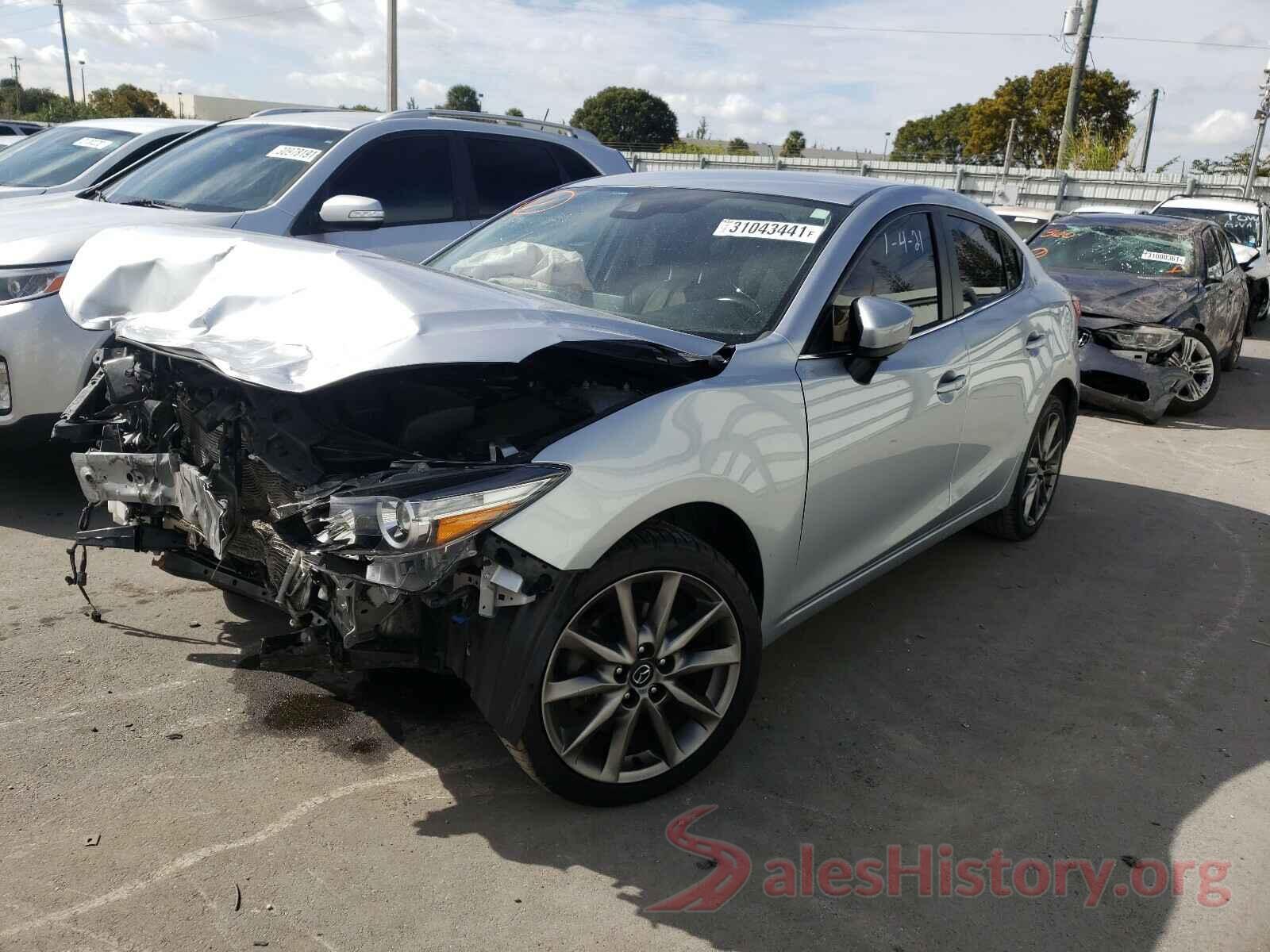 3MZBN1V32JM207617 2018 MAZDA 3