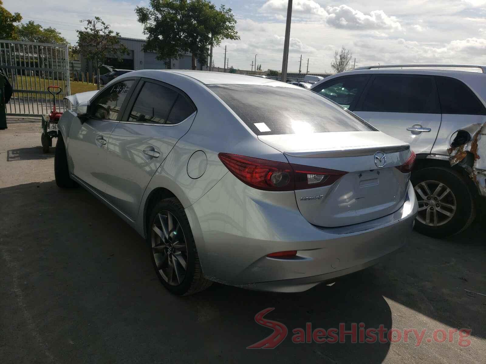 3MZBN1V32JM207617 2018 MAZDA 3