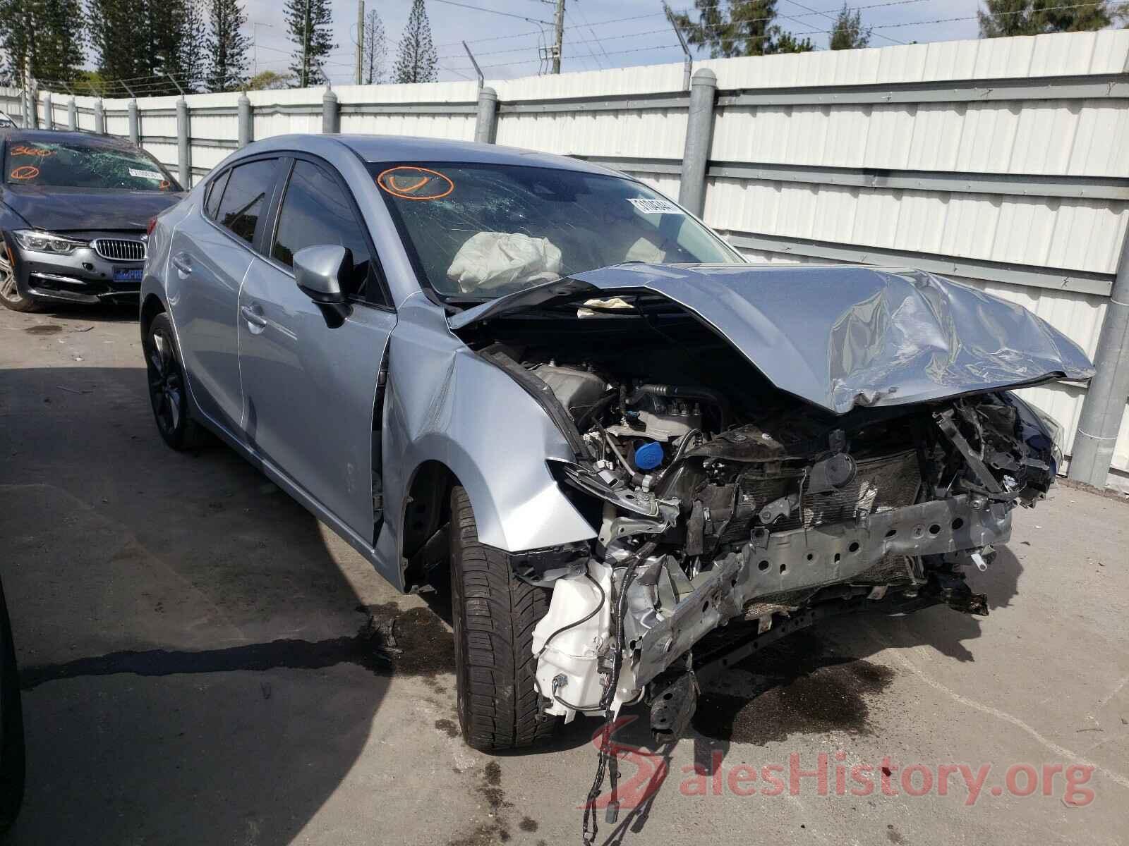 3MZBN1V32JM207617 2018 MAZDA 3