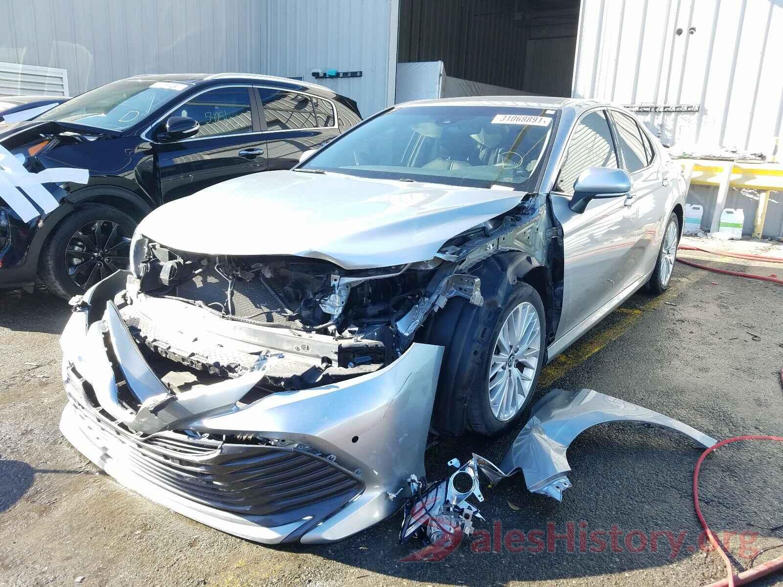 4T1B11HK2JU049529 2018 TOYOTA CAMRY