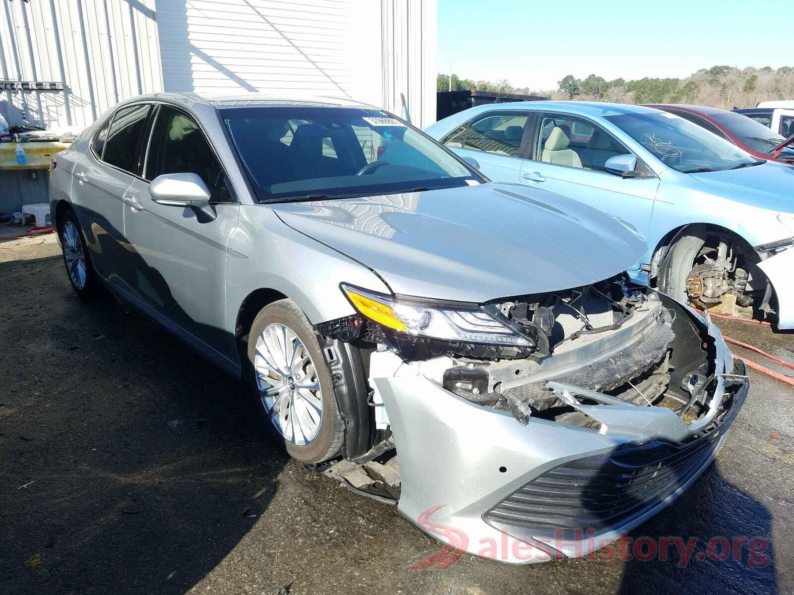 4T1B11HK2JU049529 2018 TOYOTA CAMRY