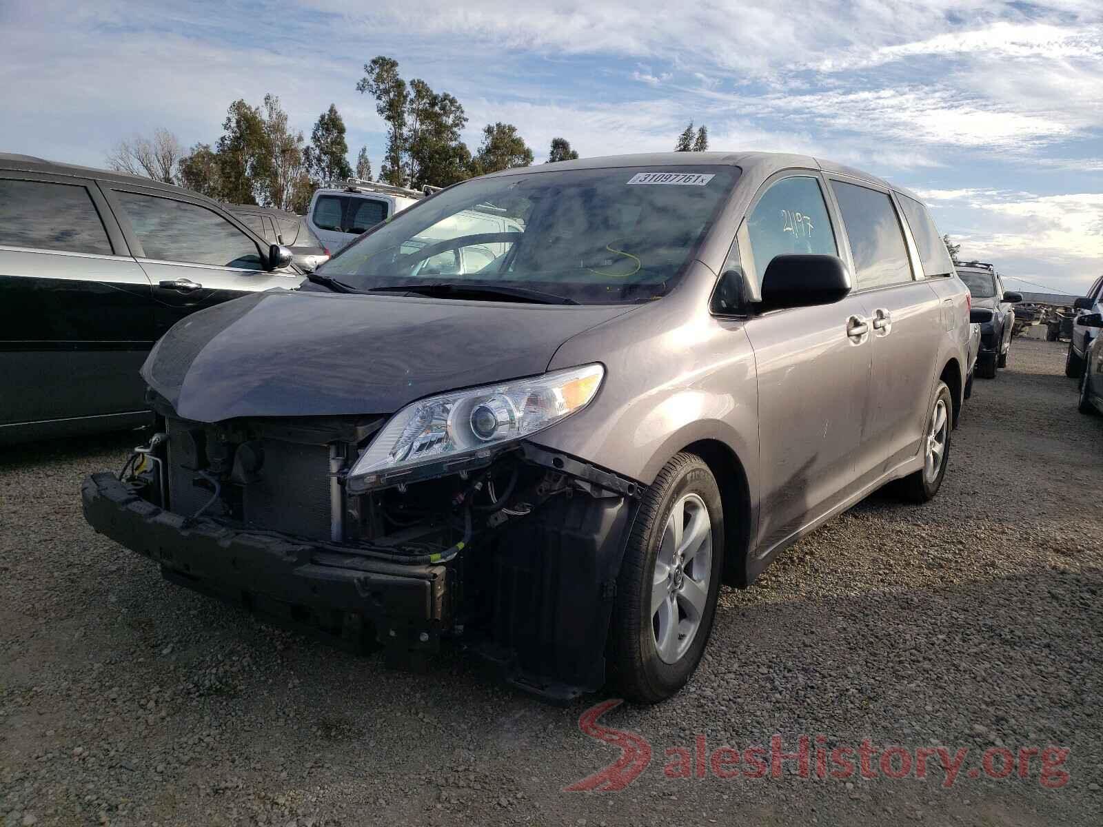 5TDZZ3DC2KS005901 2019 TOYOTA SIENNA