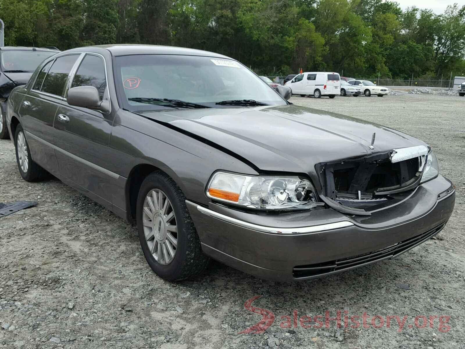 KNMAT2MT6JP542708 2004 LINCOLN TOWNCAR