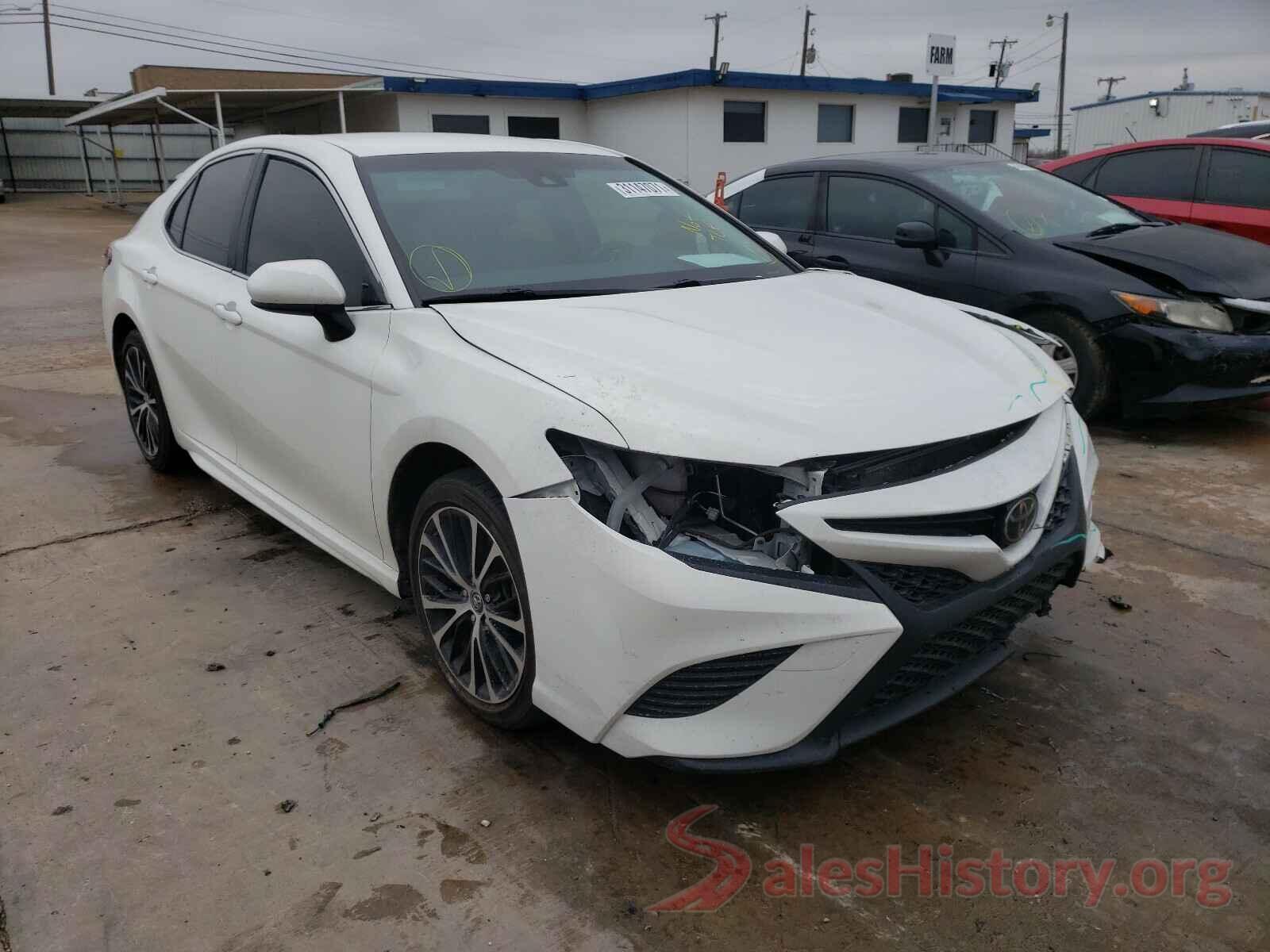 JTNB11HK2J3038827 2018 TOYOTA CAMRY