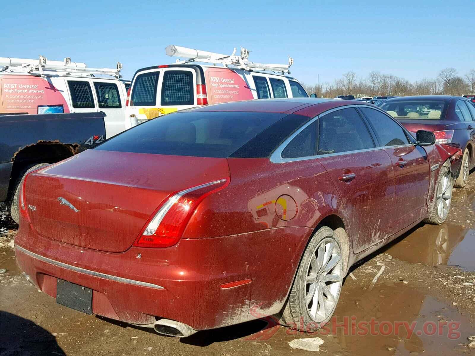 2T3F1RFVXKW072885 2011 JAGUAR XJ