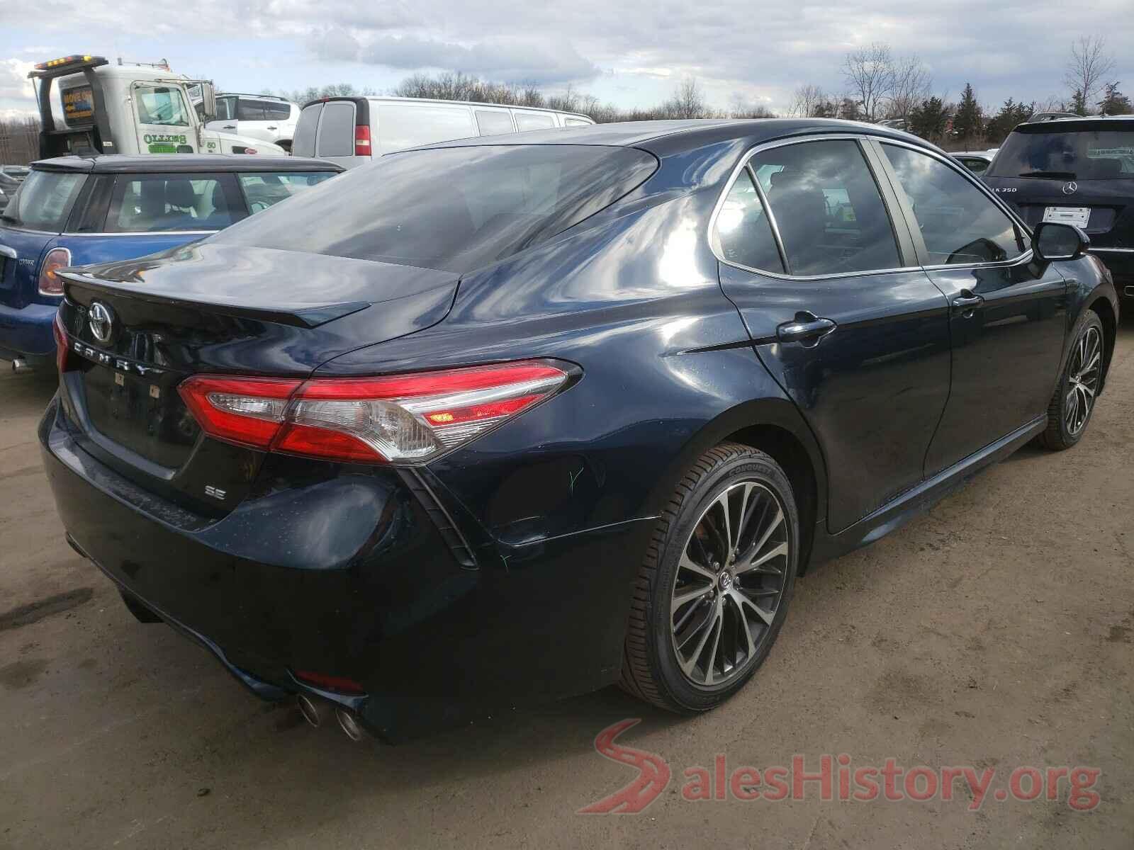 4T1B11HK4JU568307 2018 TOYOTA CAMRY