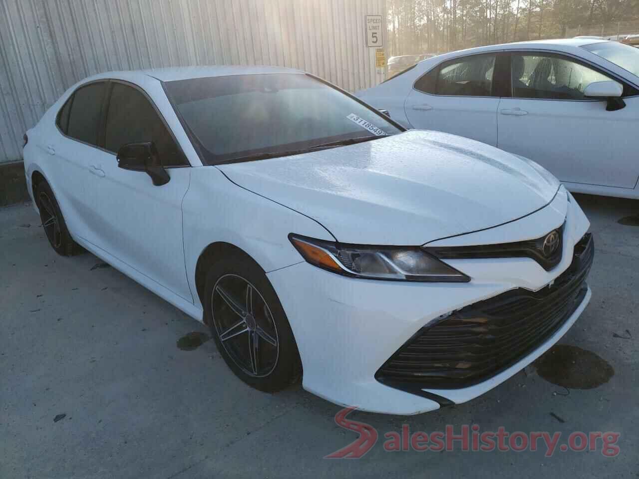 4T1B11HK5JU562922 2018 TOYOTA CAMRY