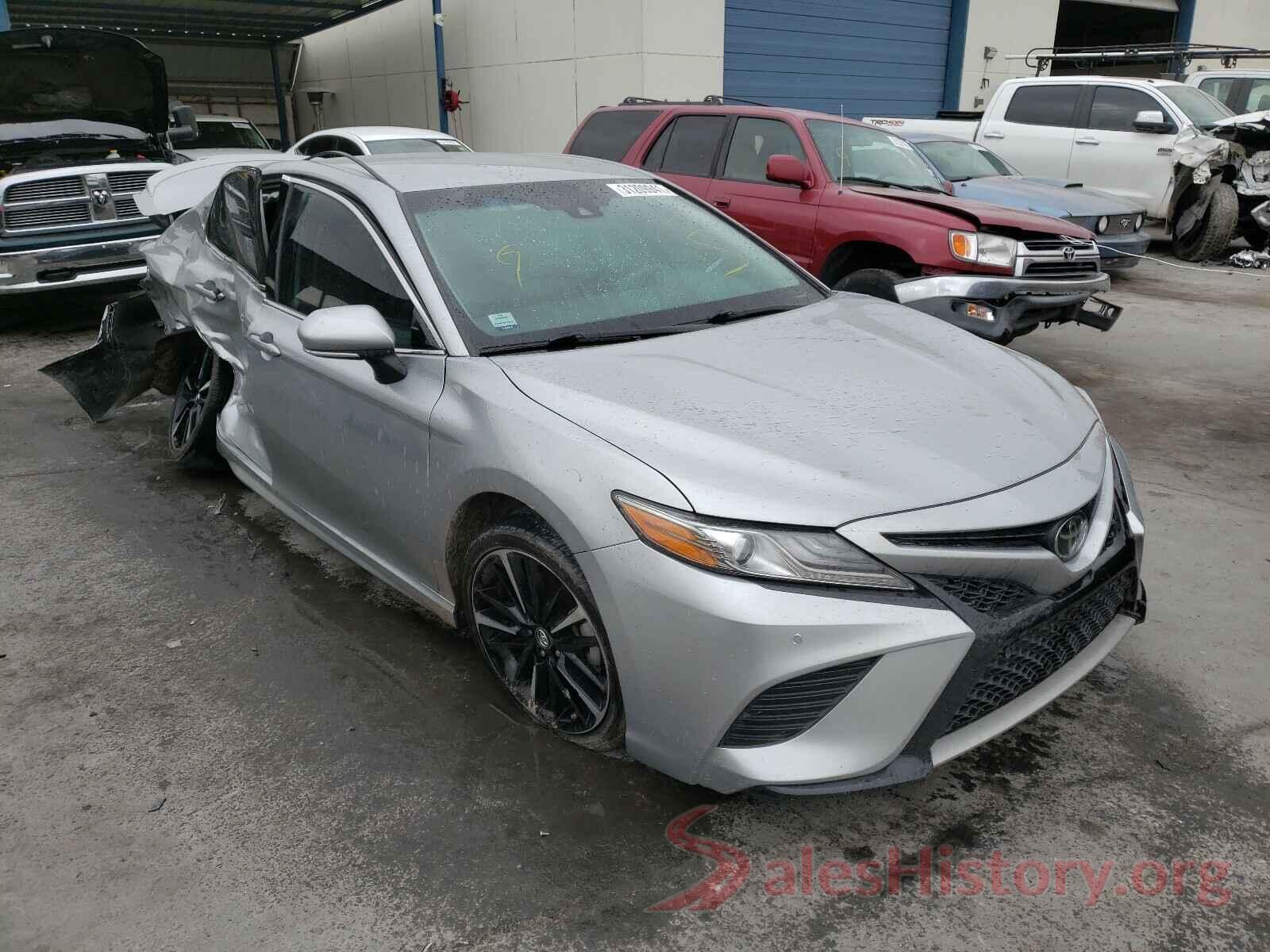 4T1B61HK1JU107082 2018 TOYOTA CAMRY