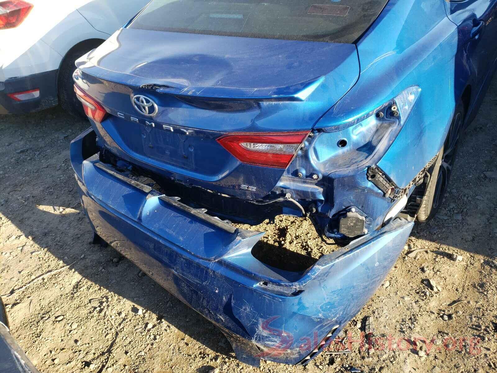 4T1B11HK8JU038227 2018 TOYOTA CAMRY