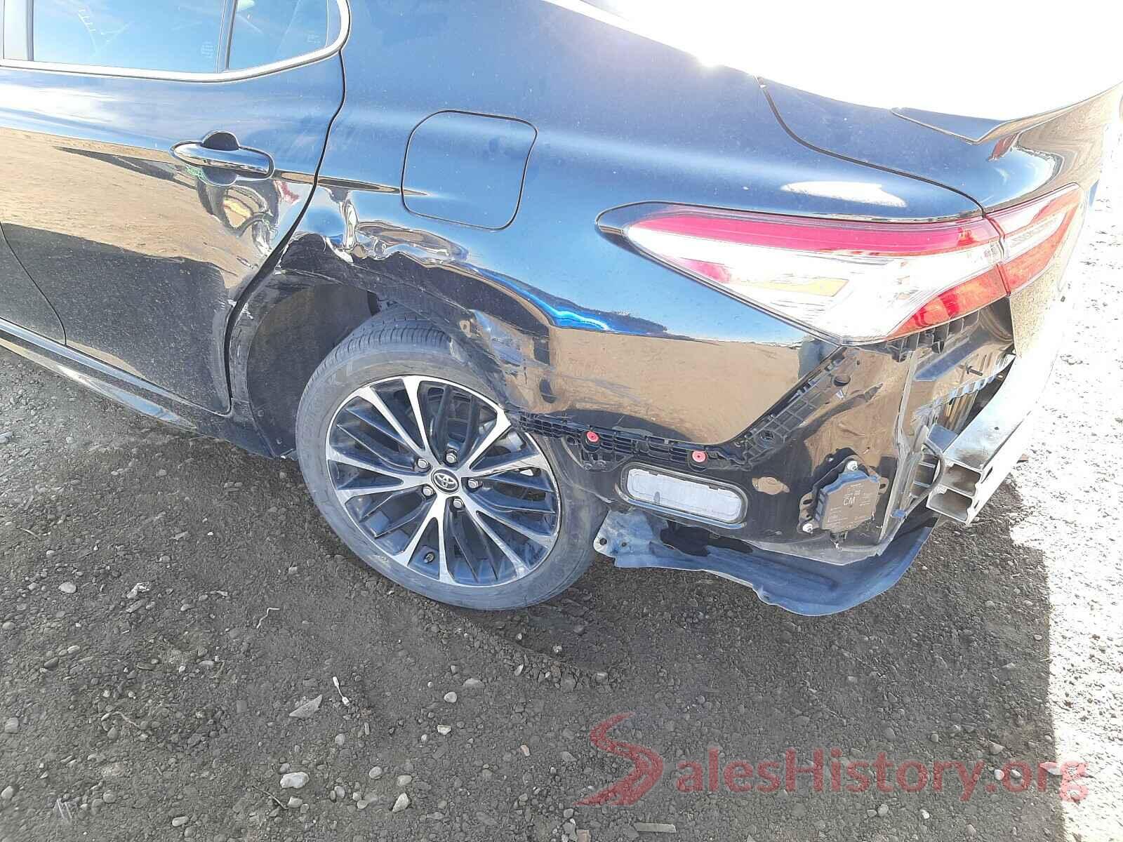 4T1B11HK2JU064726 2018 TOYOTA CAMRY