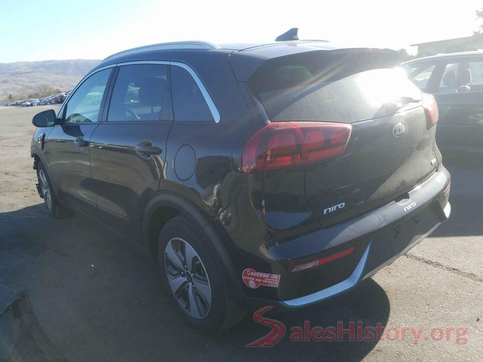 KNDCM3LD7J5179661 2018 KIA NIRO