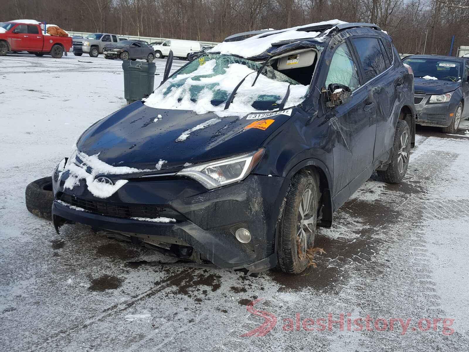 2T3RFREV2JW812556 2018 TOYOTA RAV4