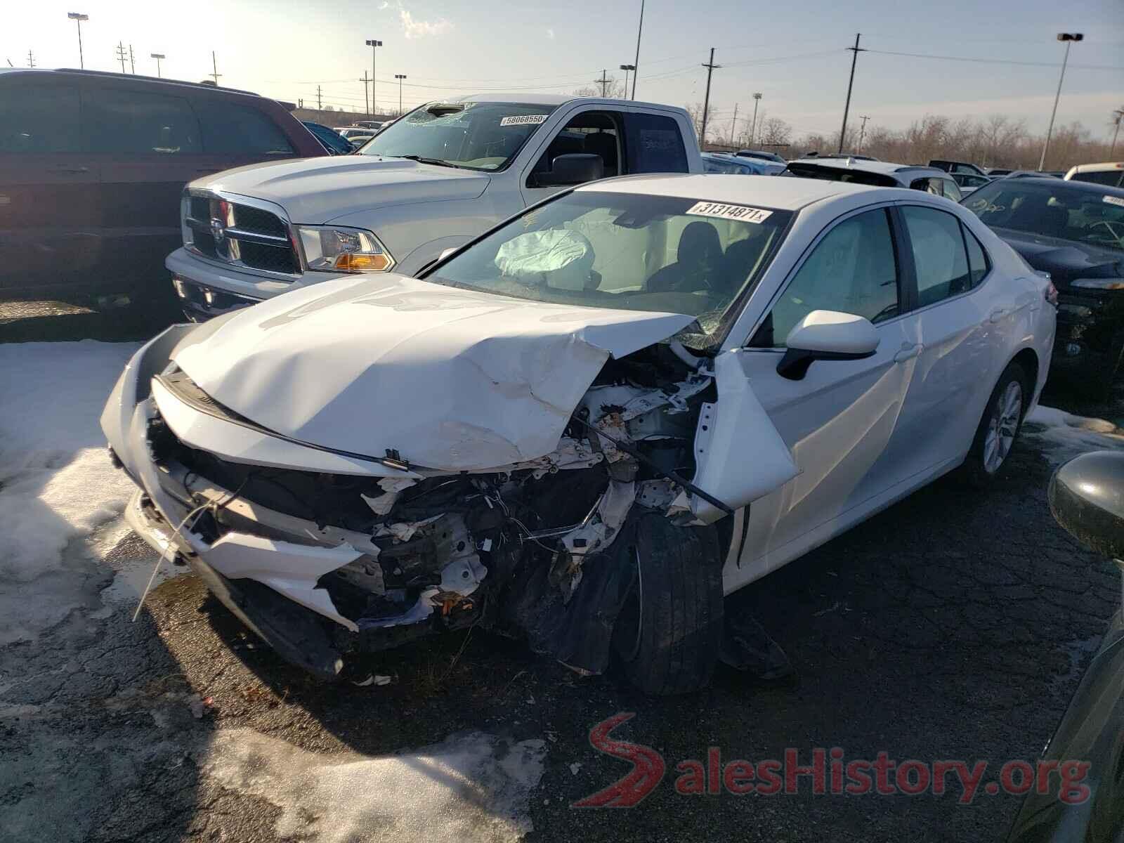 4T1B11HK0JU138600 2018 TOYOTA CAMRY