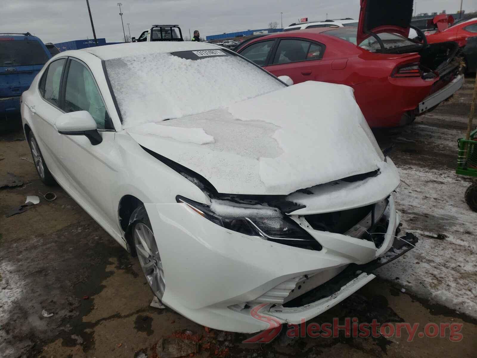 4T1B11HK0JU138600 2018 TOYOTA CAMRY