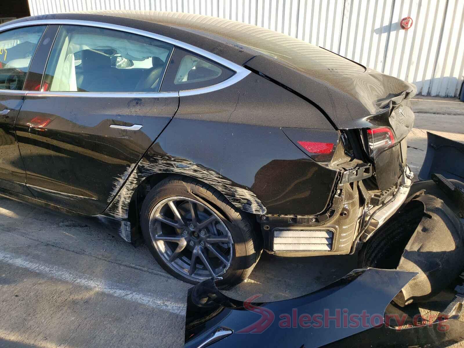 5YJ3E1EAXKF398568 2019 TESLA MODEL 3