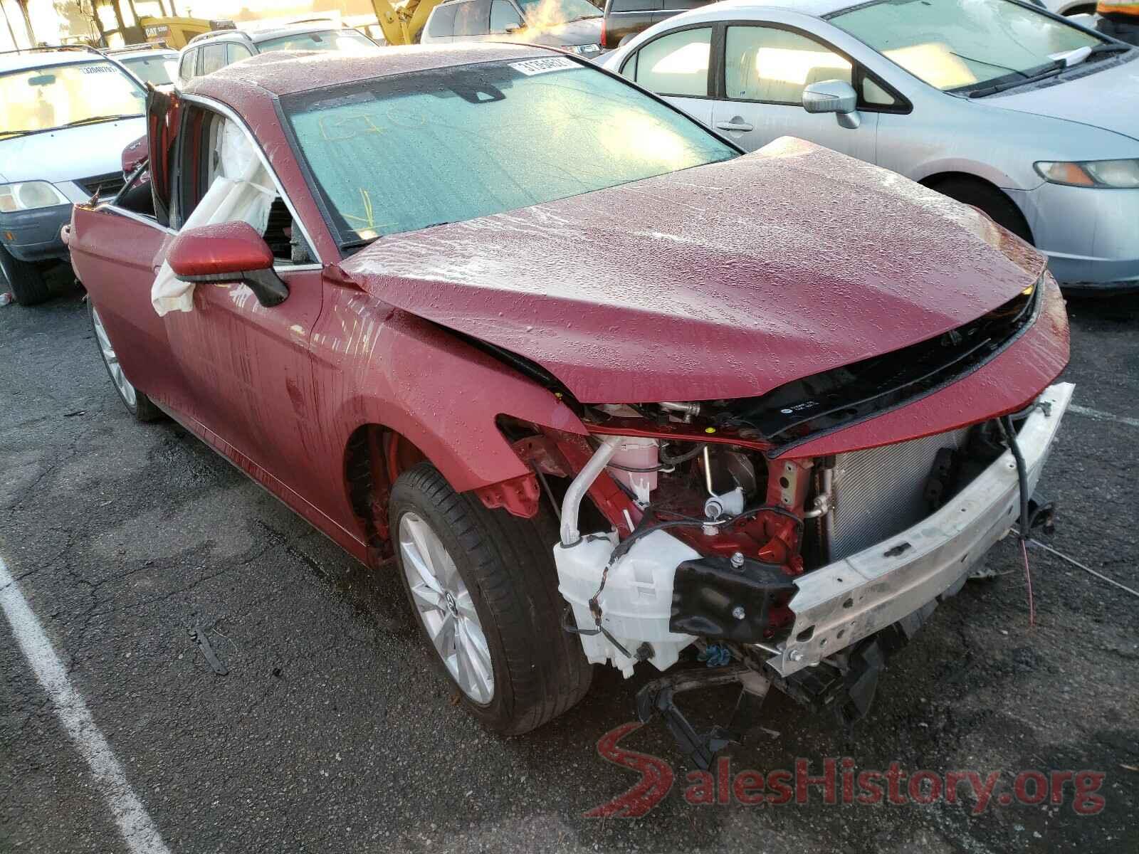 4T1B11HK0JU567512 2018 TOYOTA CAMRY