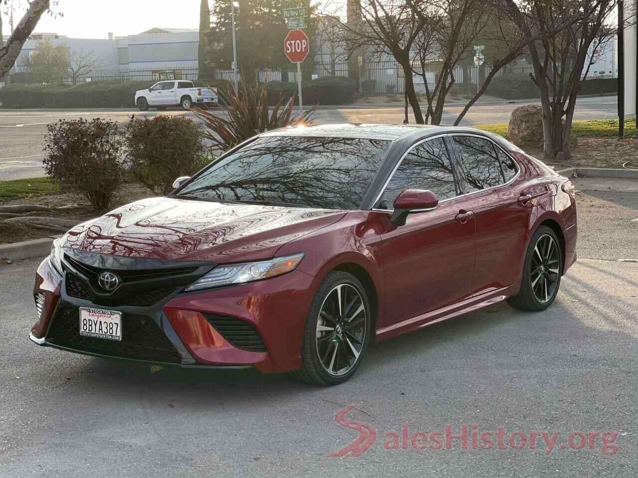 4T1B61HK2JU574608 2018 TOYOTA CAMRY