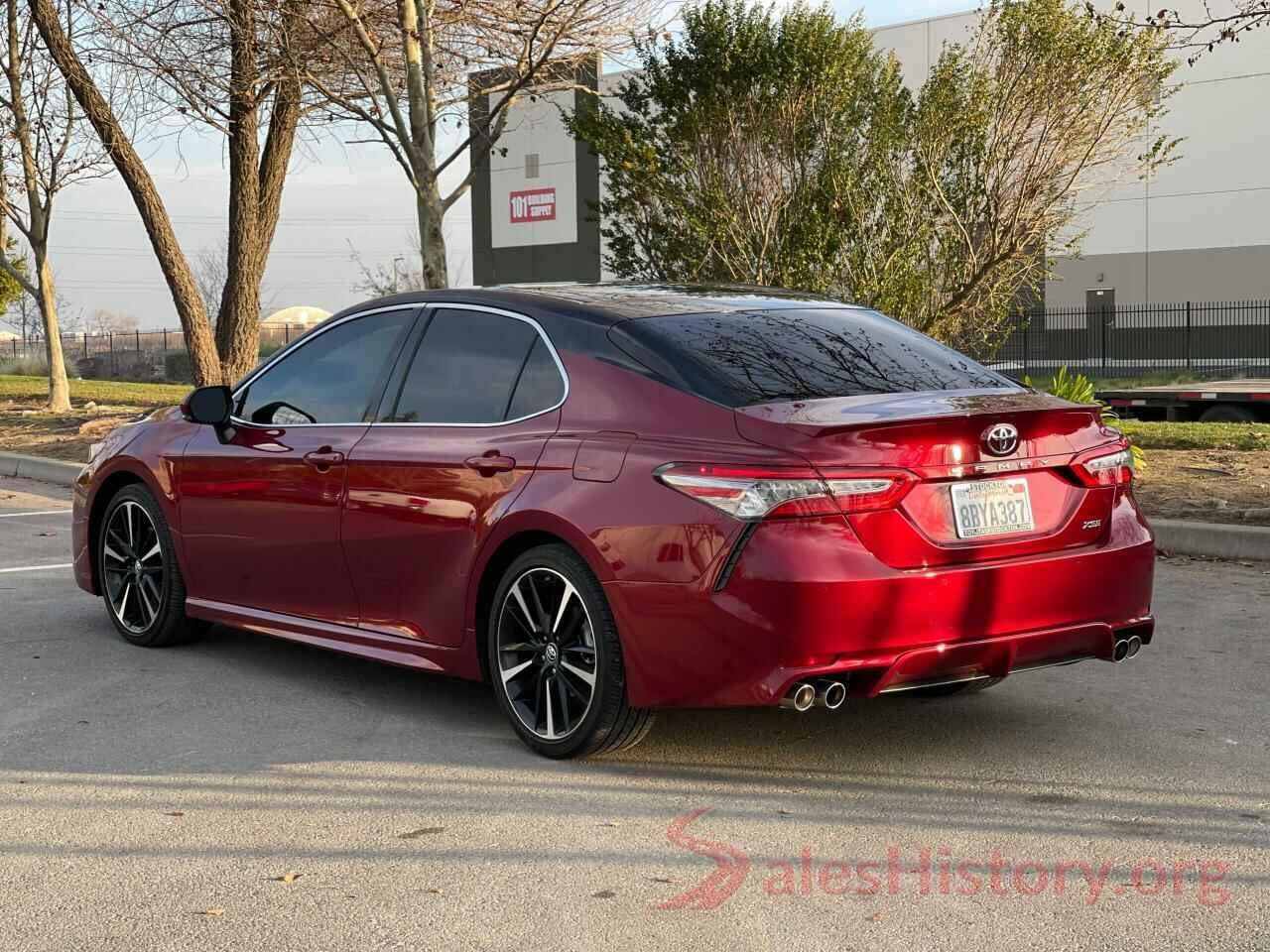 4T1B61HK2JU574608 2018 TOYOTA CAMRY