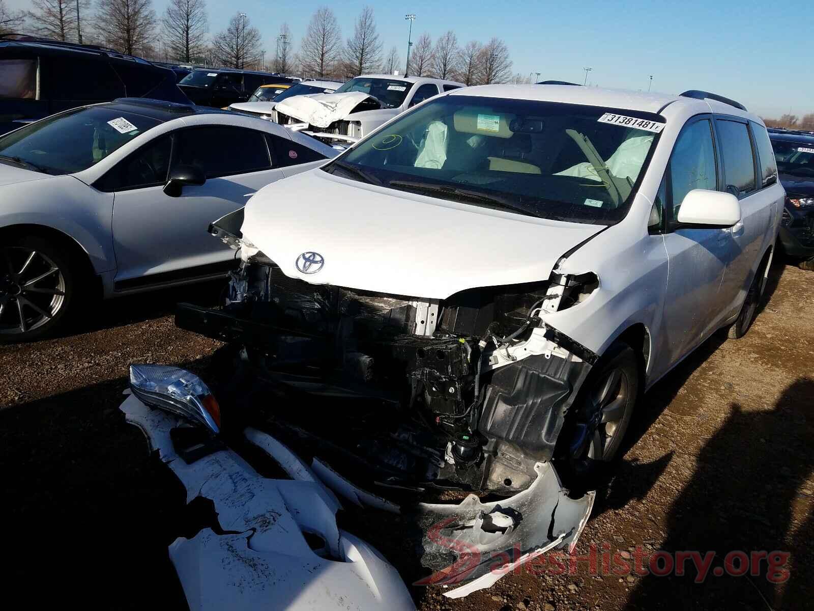 5TDKZ3DC0HS835061 2017 TOYOTA SIENNA