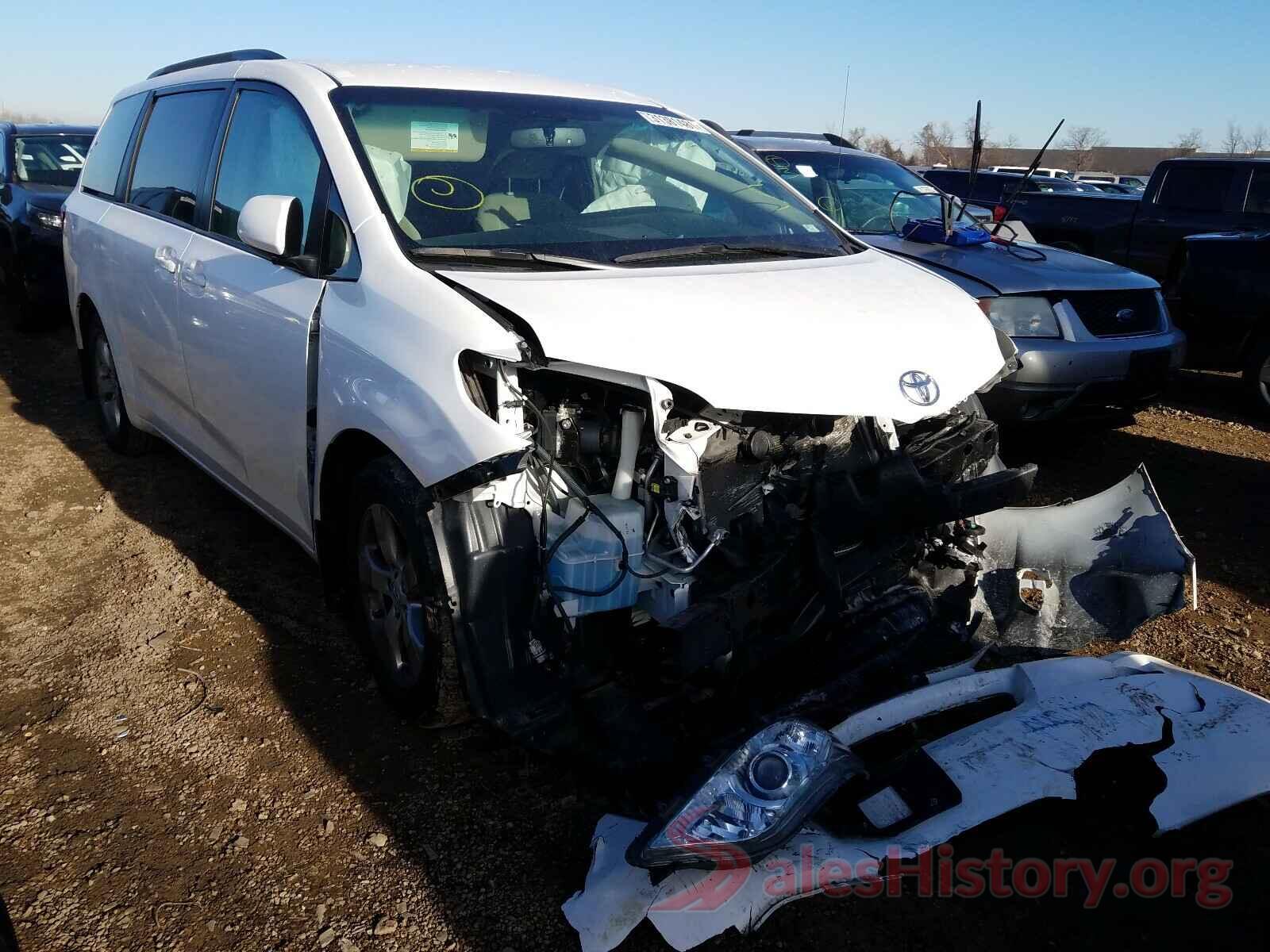 5TDKZ3DC0HS835061 2017 TOYOTA SIENNA