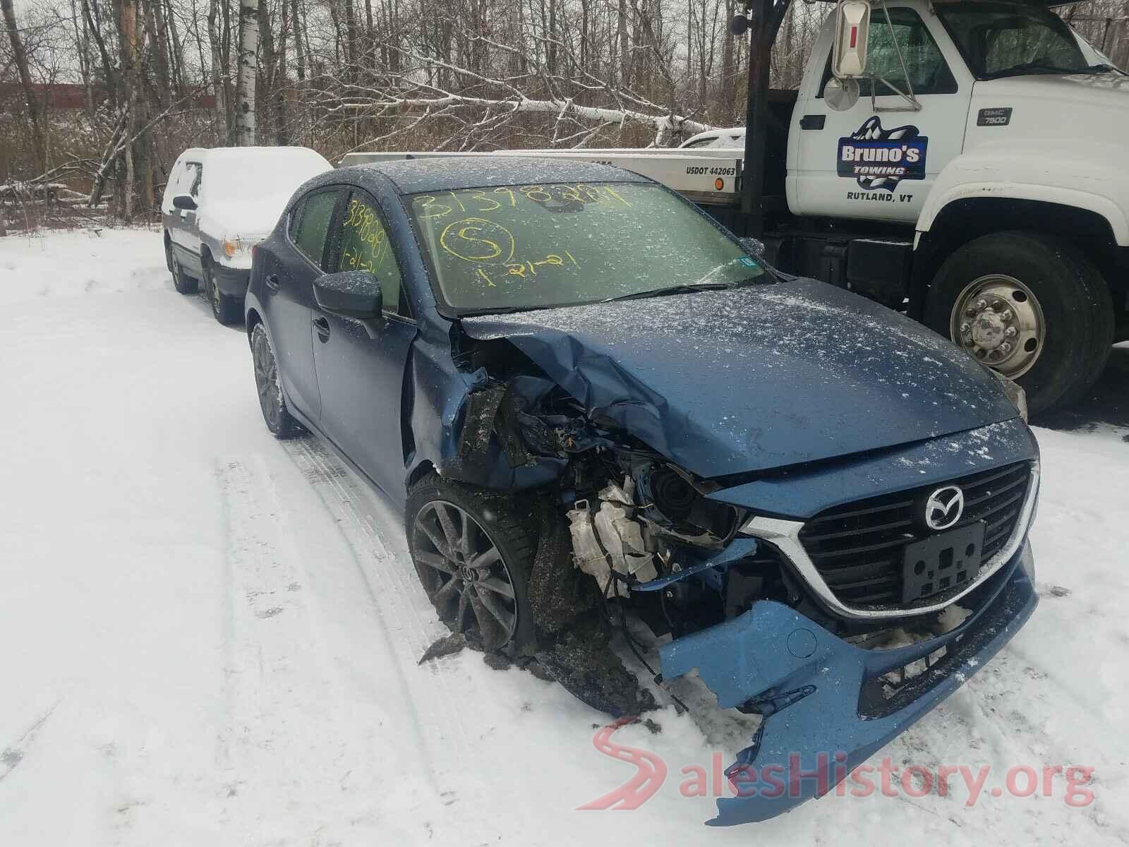 3MZBN1L32JM251149 2018 MAZDA 3