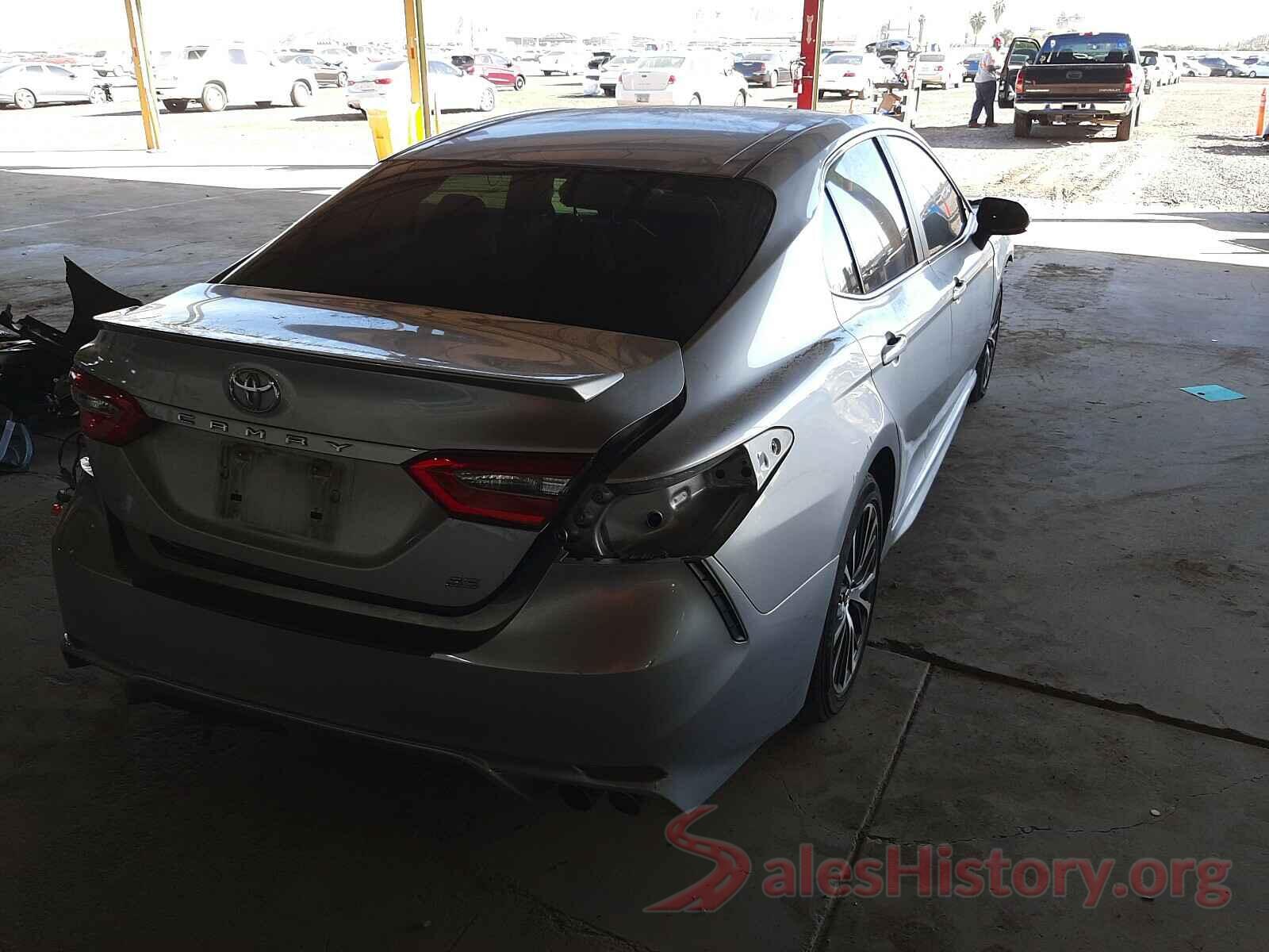 4T1B11HK4JU551765 2018 TOYOTA CAMRY