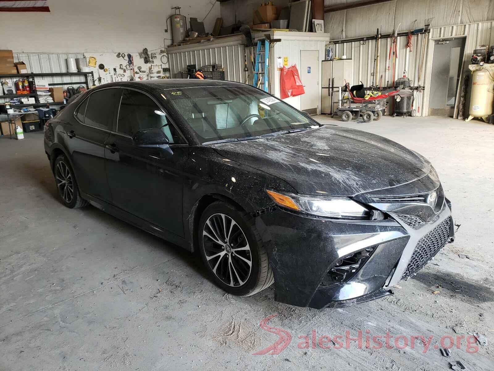 4T1B11HK5JU090012 2018 TOYOTA CAMRY