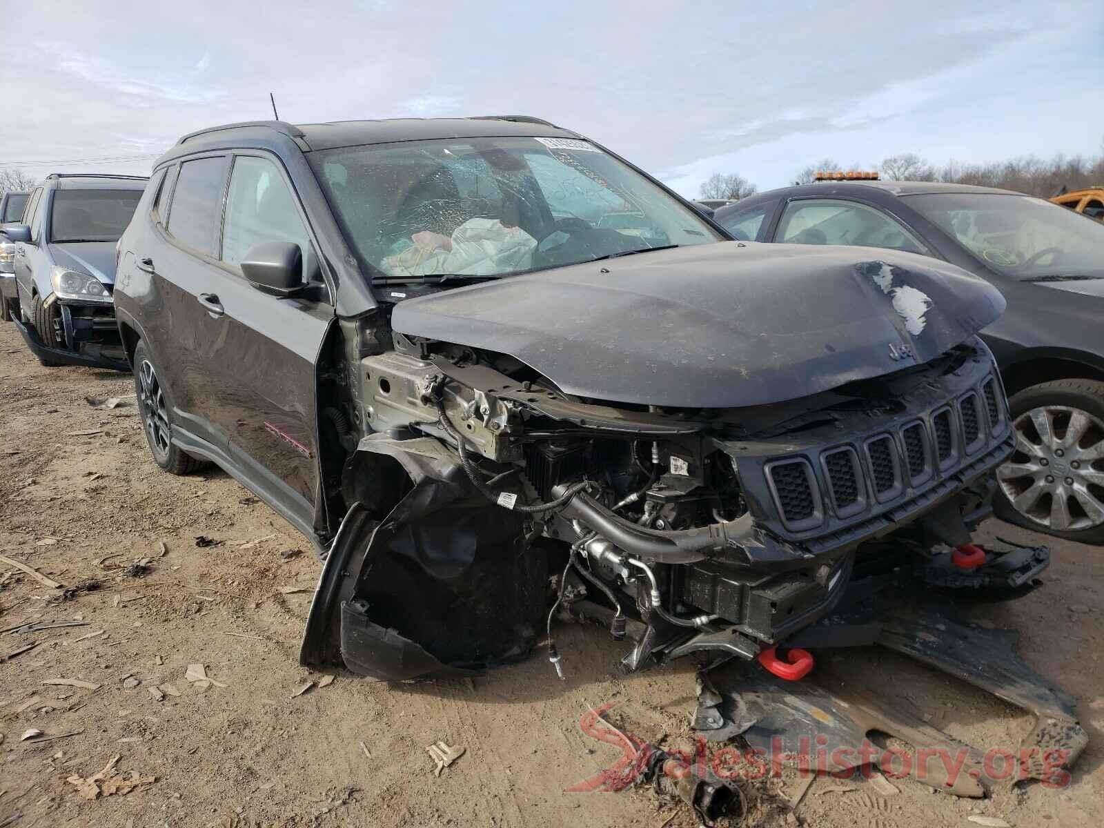 3C4NJDDB9KT739668 2019 JEEP COMPASS