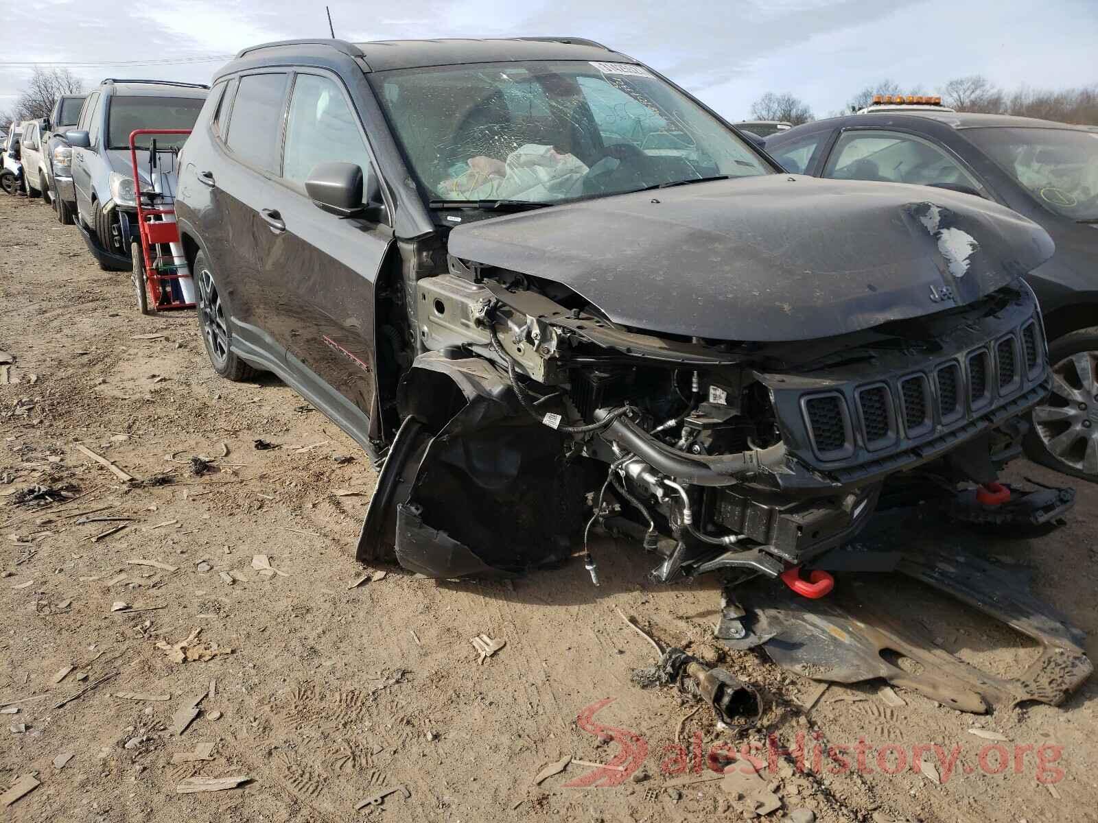 3C4NJDDB9KT739668 2019 JEEP COMPASS