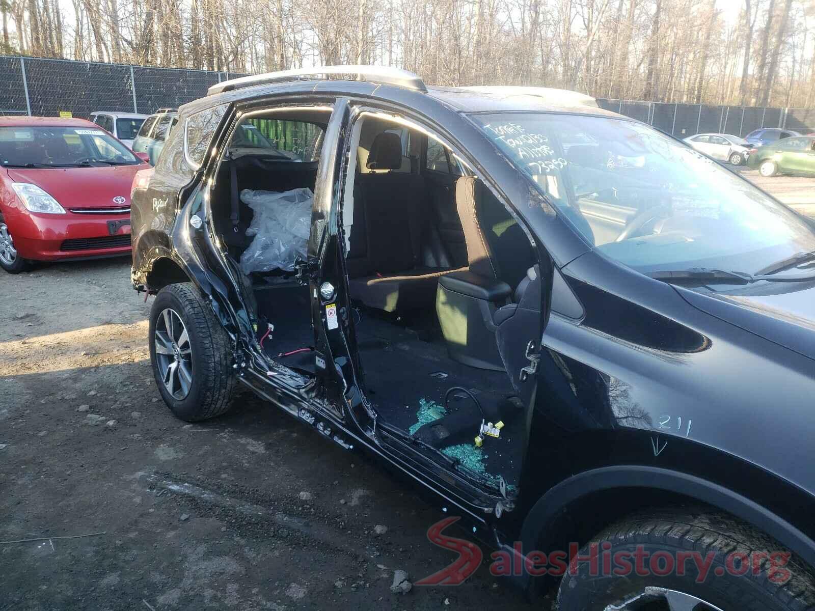 2T3RFREV1JW857942 2018 TOYOTA RAV4