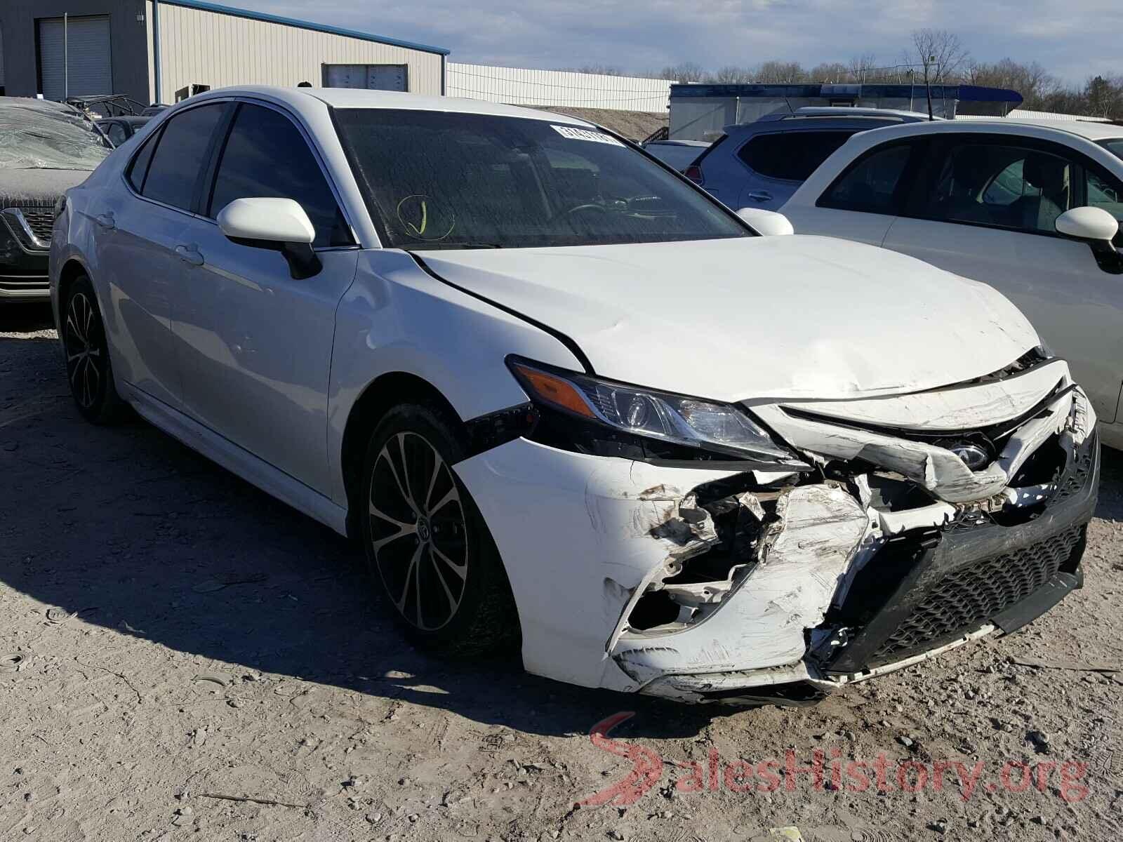 4T1B11HK3JU597040 2018 TOYOTA CAMRY