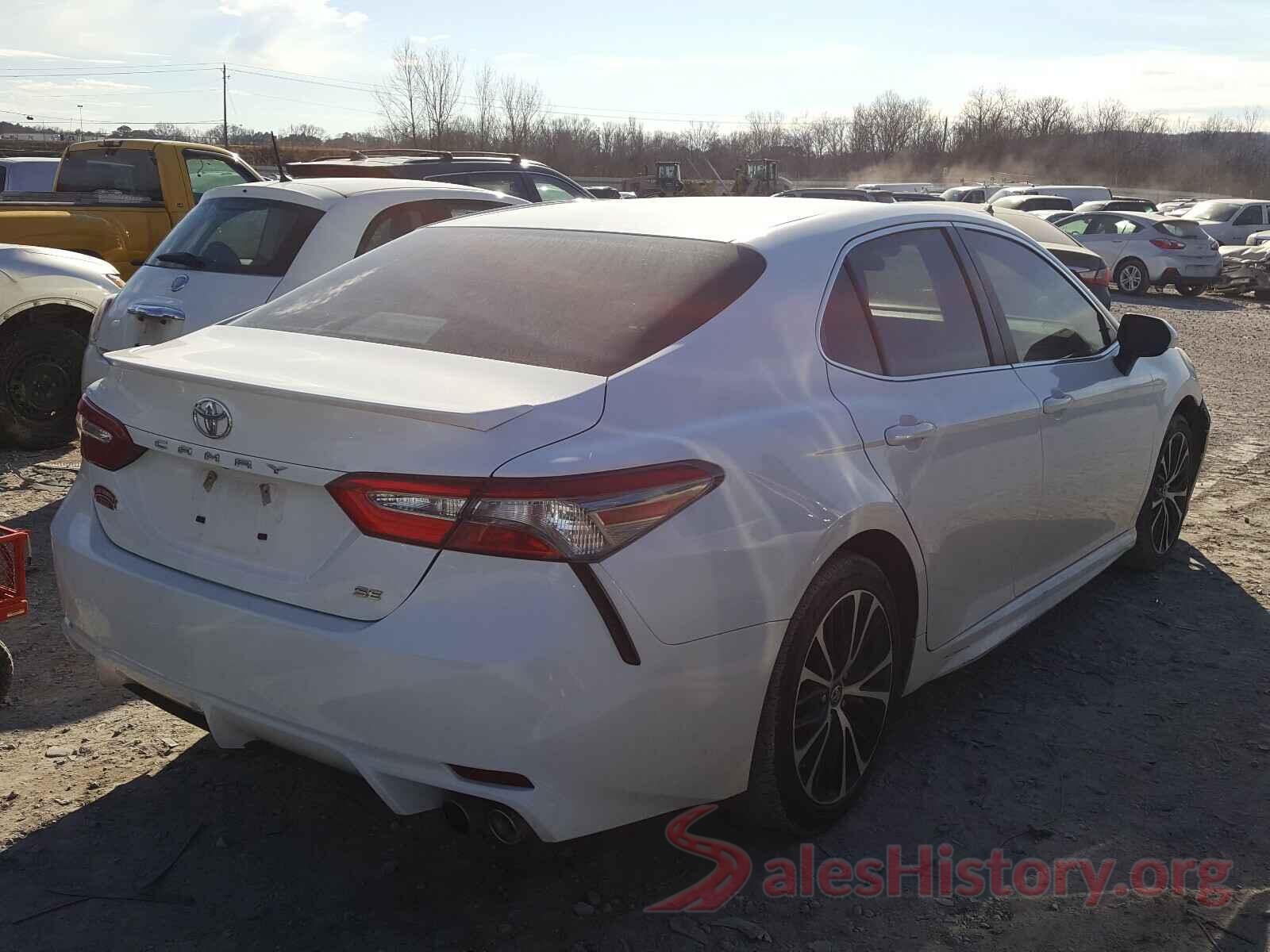 4T1B11HK3JU597040 2018 TOYOTA CAMRY