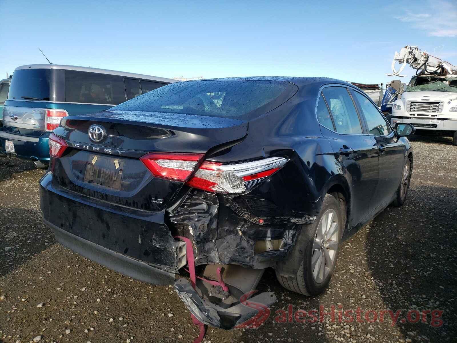 4T1B11HK8JU593596 2018 TOYOTA CAMRY