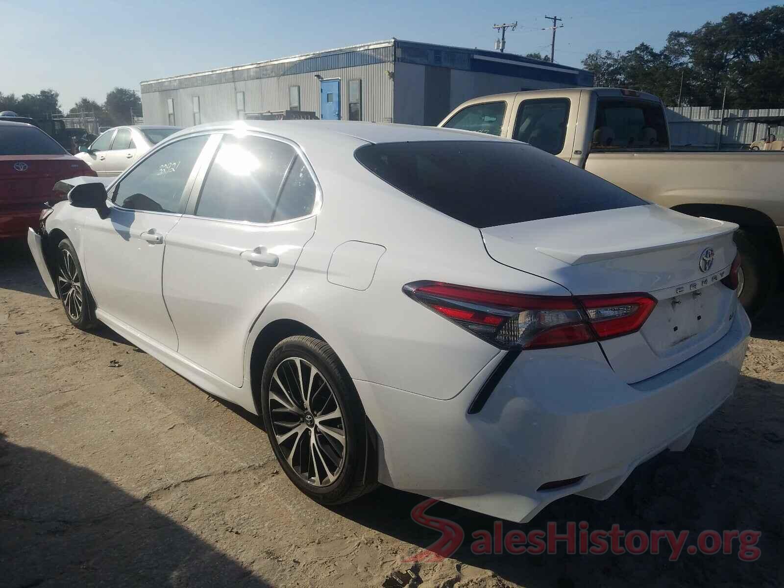 4T1B11HK5JU118133 2018 TOYOTA CAMRY