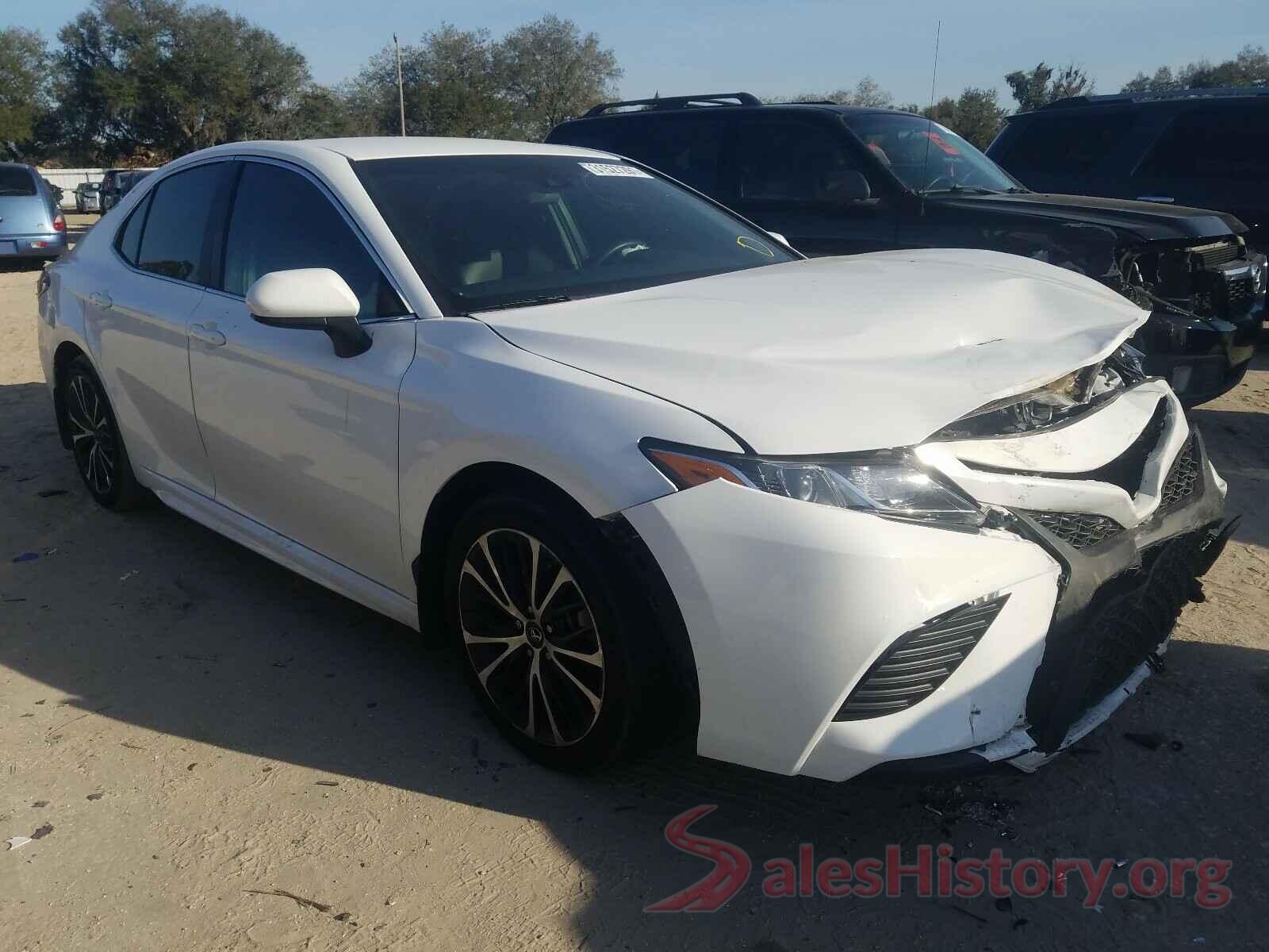 4T1B11HK5JU118133 2018 TOYOTA CAMRY