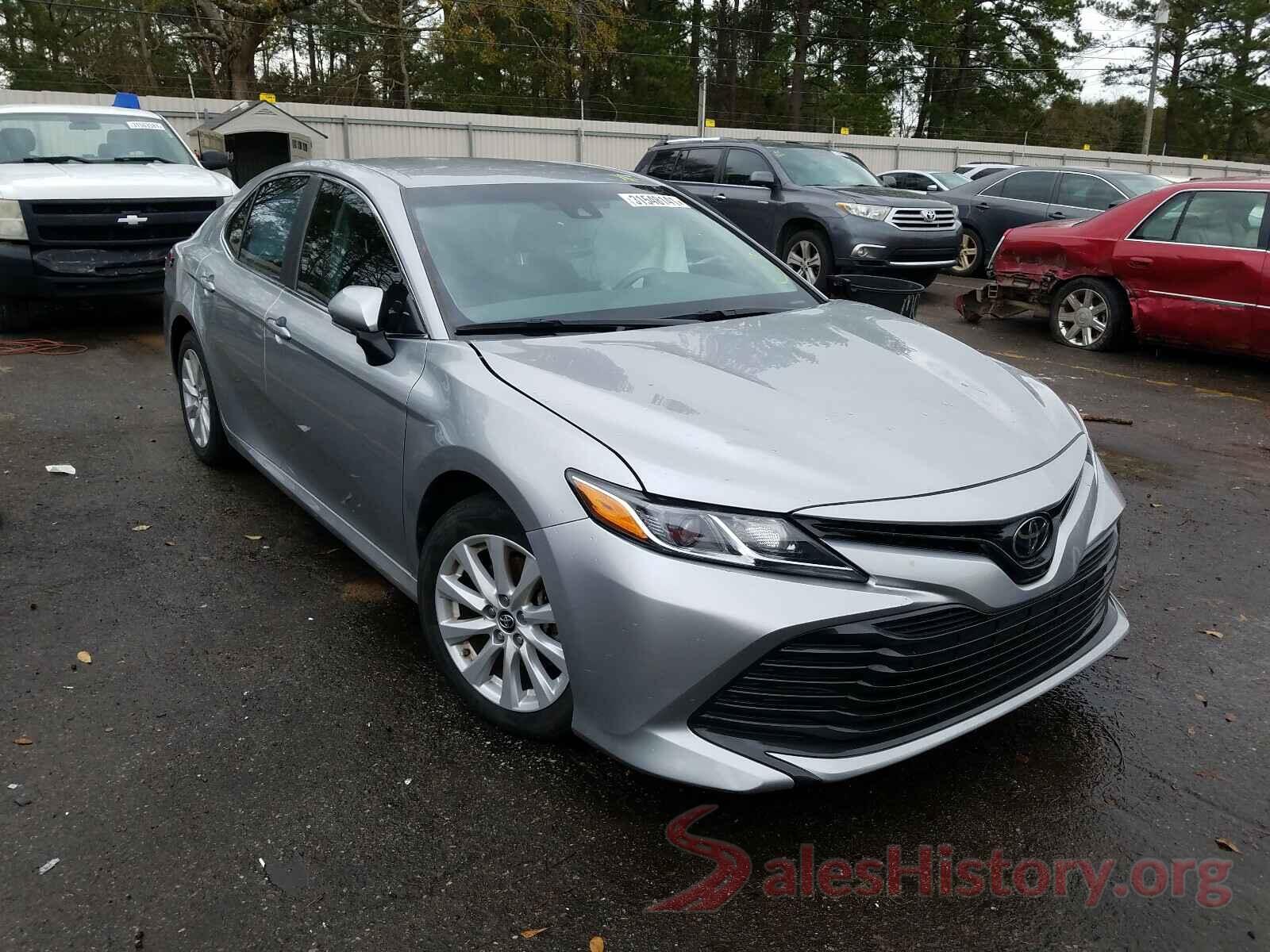 4T1B11HK8JU652629 2018 TOYOTA CAMRY