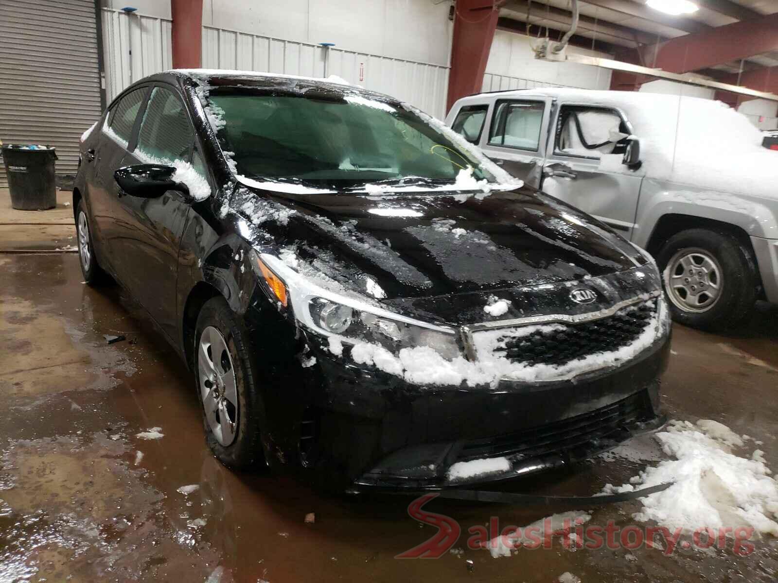 3KPFK4A75JE185565 2018 KIA FORTE