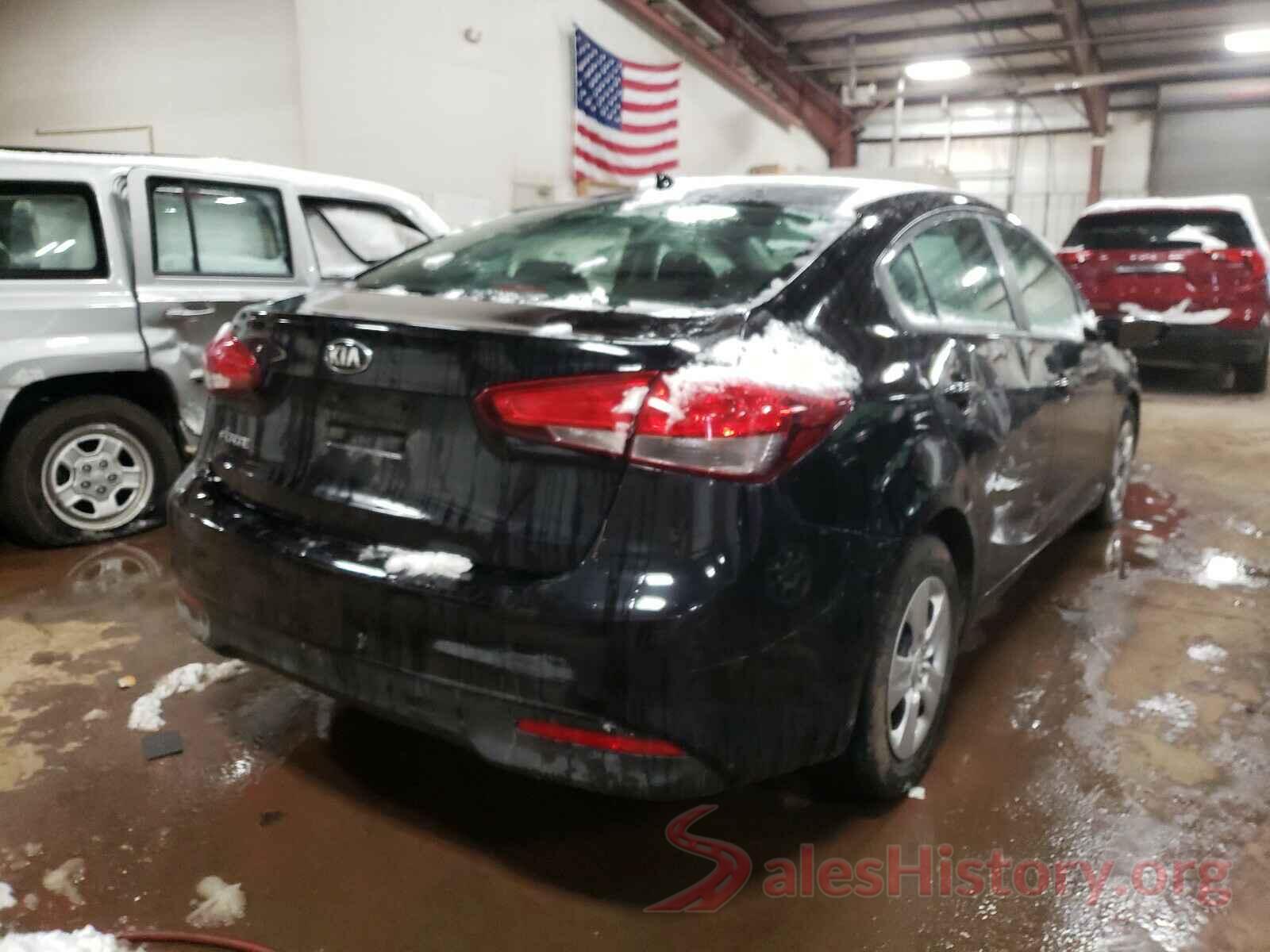 3KPFK4A75JE185565 2018 KIA FORTE