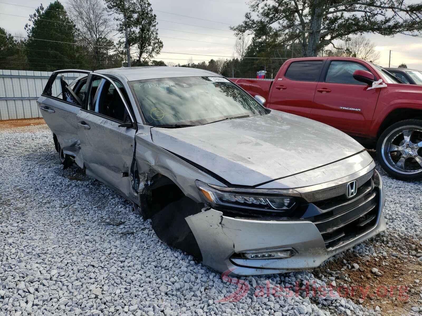 1HGCV1F32JA209971 2018 HONDA ACCORD