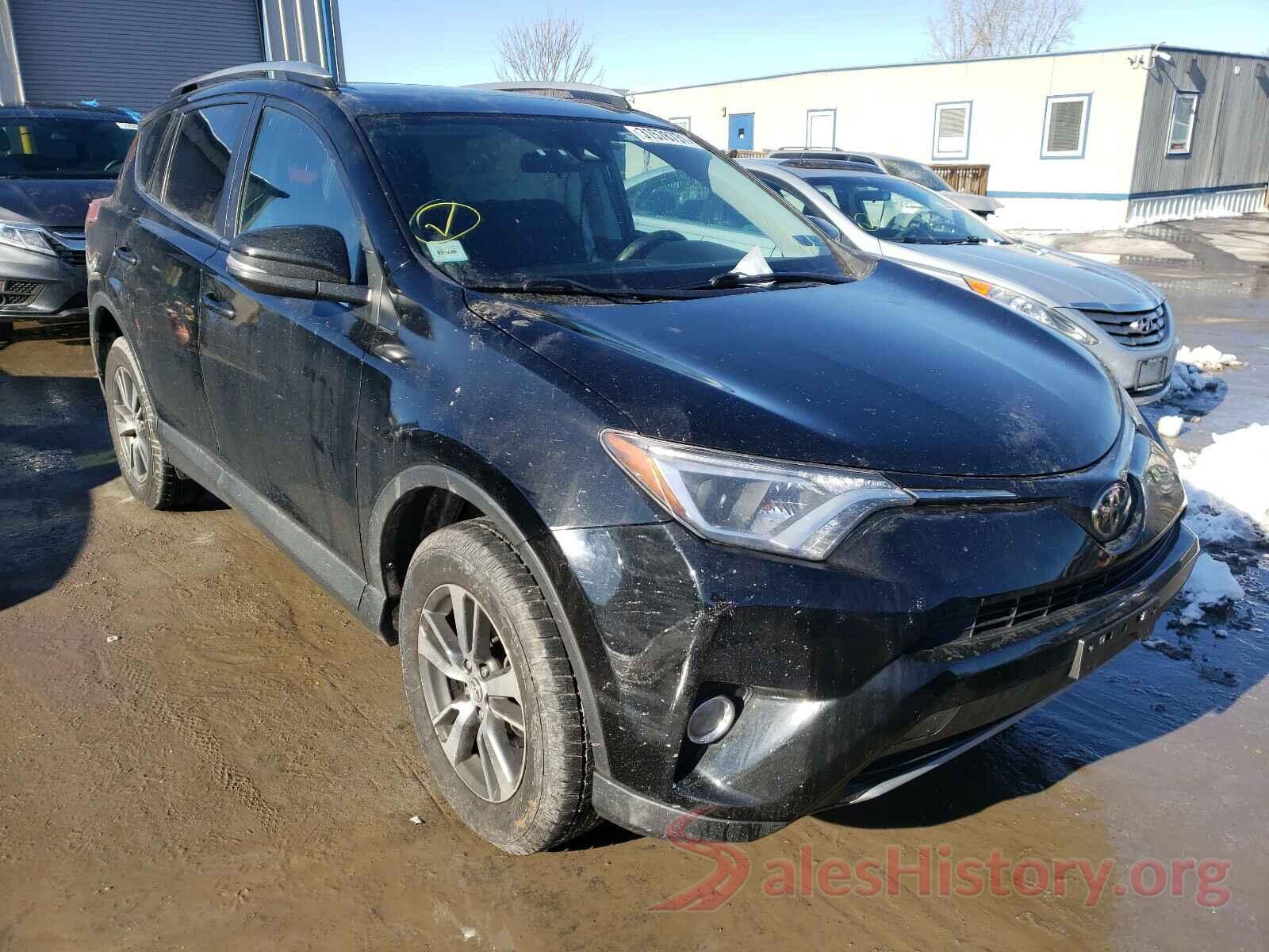 2T3RFREV1JW744637 2018 TOYOTA RAV4