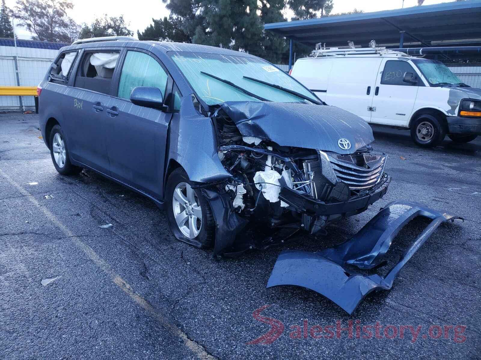 5TDKZ3DC8HS783579 2017 TOYOTA SIENNA